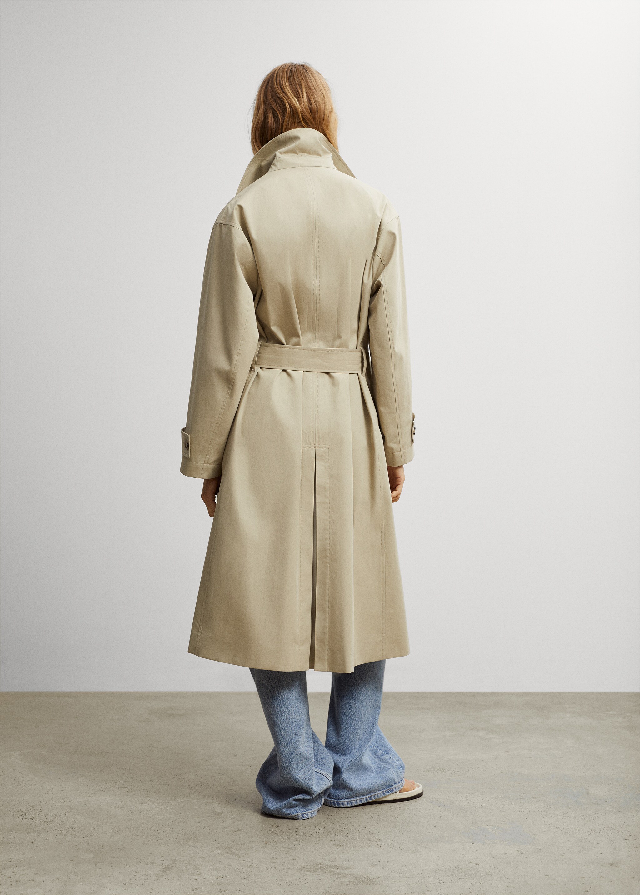 Cotton lapel trench - Reverse of the article