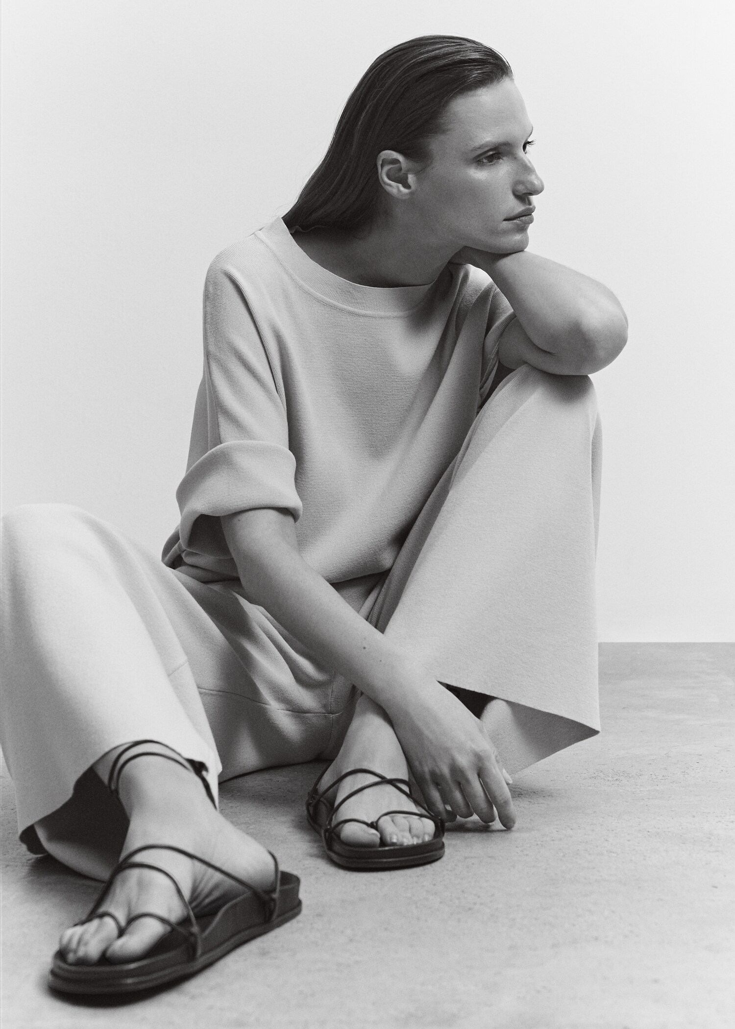 Short-sleeved compact knitted top - Details of the article 3