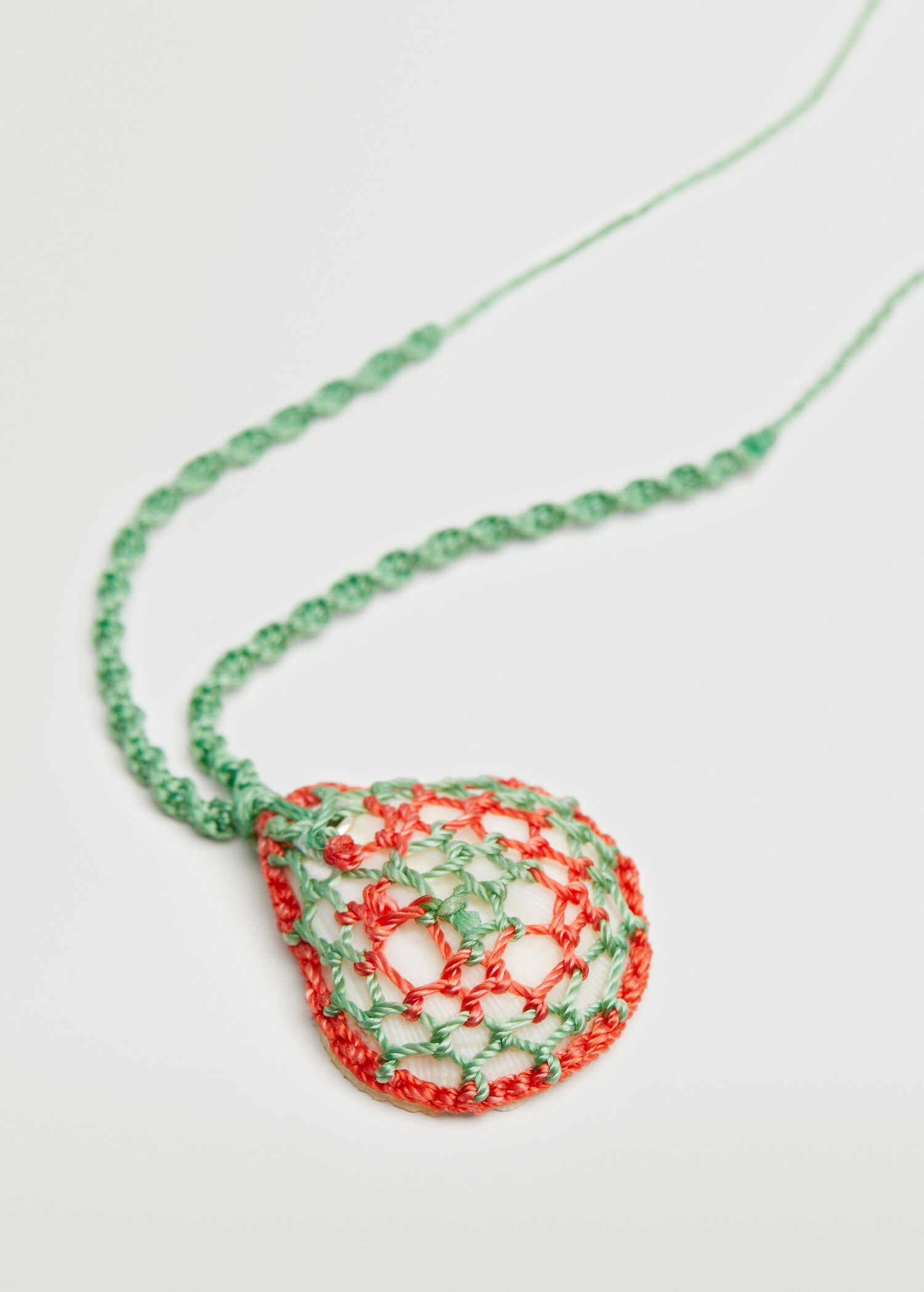 Shell pendant necklace - Medium plane