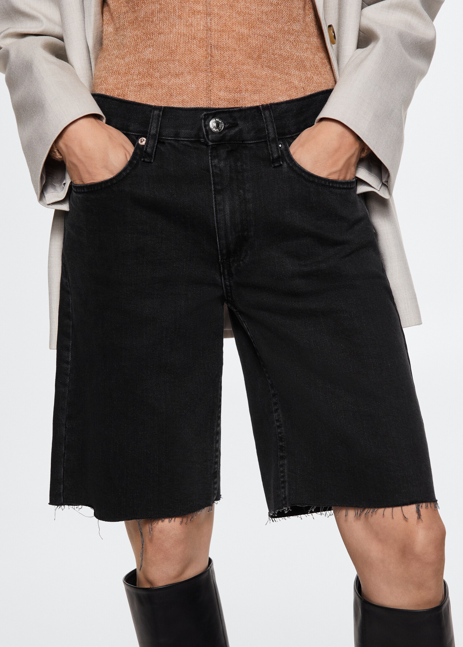 Denim bermuda shorts with frayed hem - Medium plane