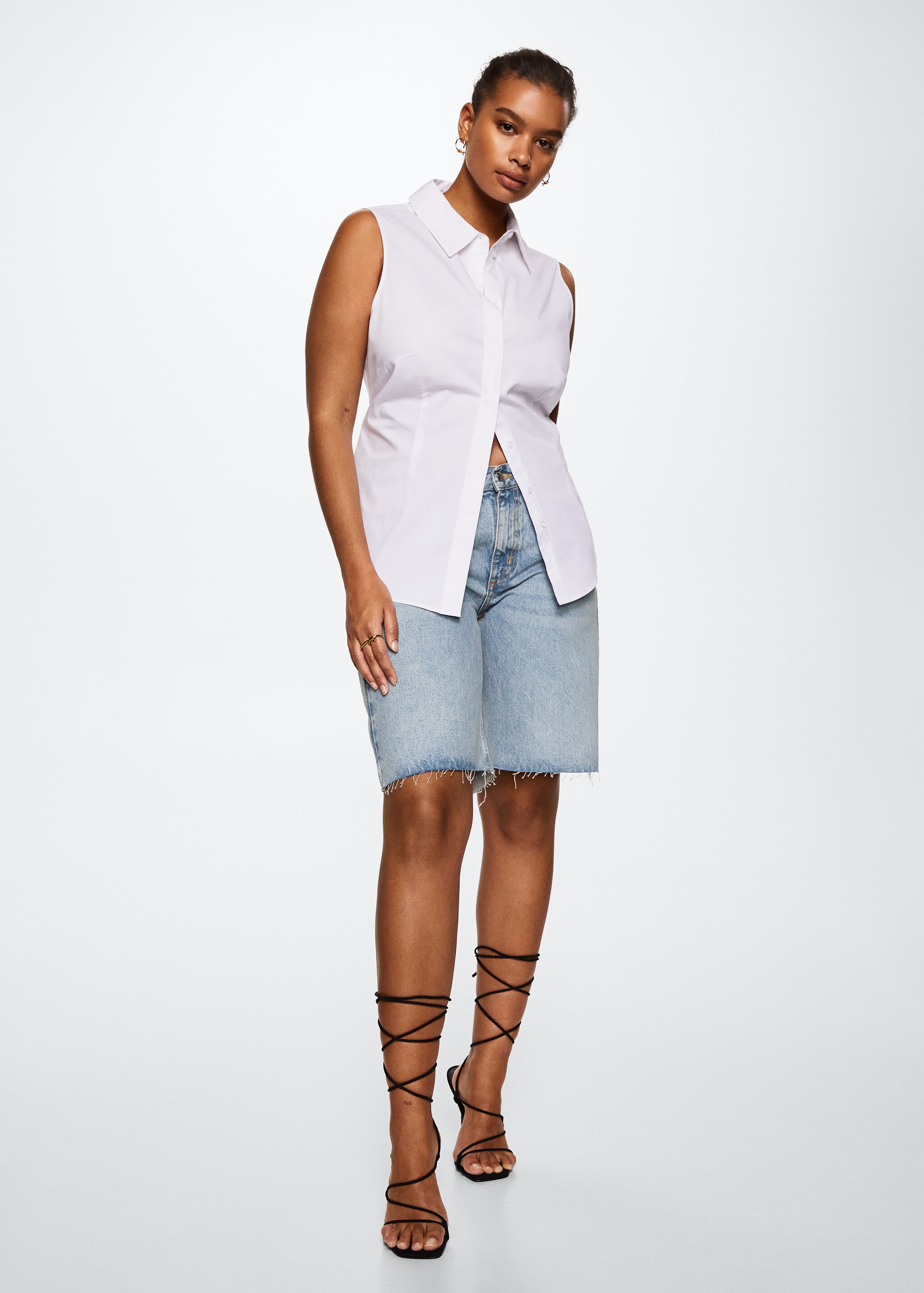 Denim bermuda shorts with frayed hem - Details of the article 3