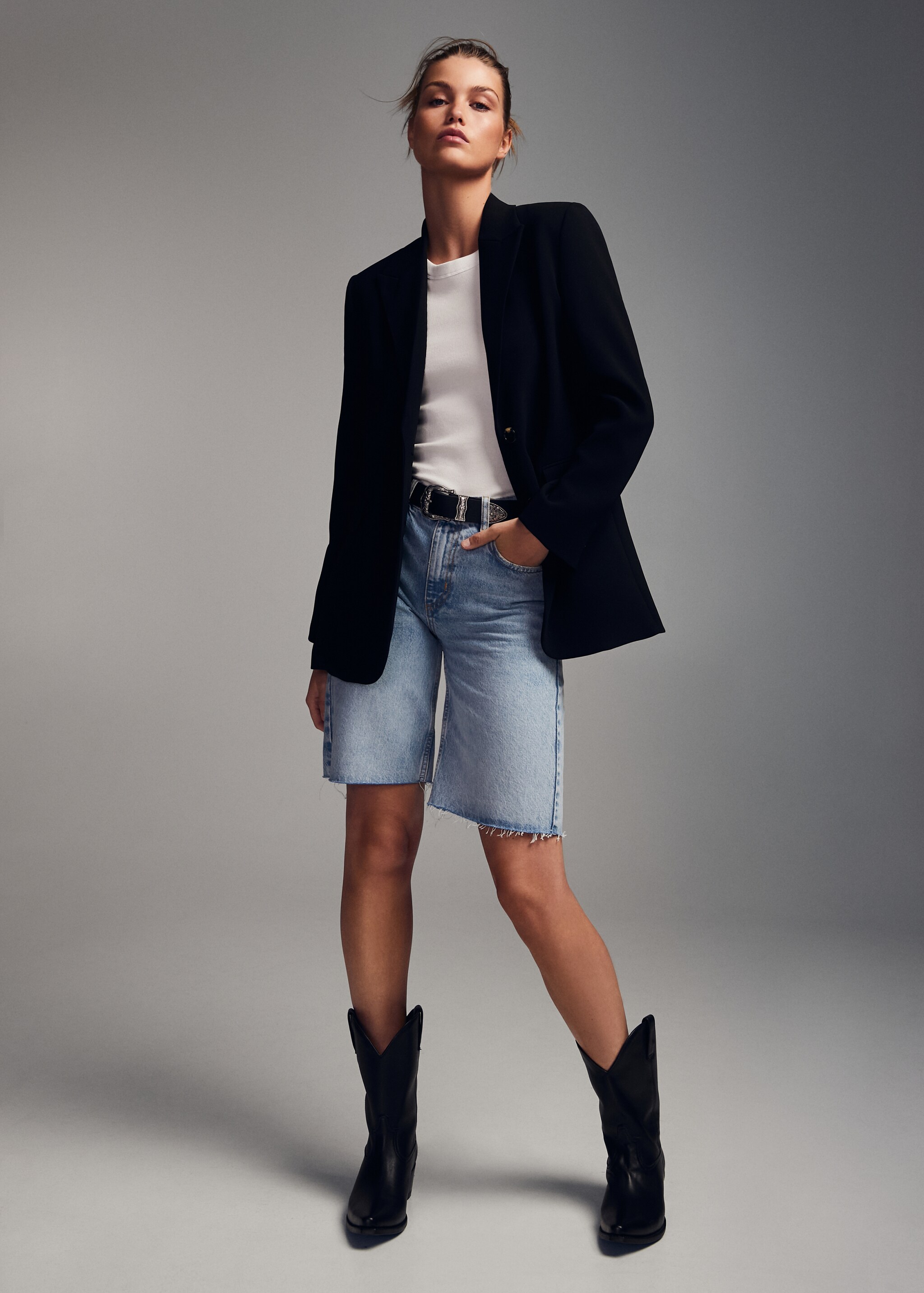 Denim bermuda shorts with frayed hem - Details of the article 6