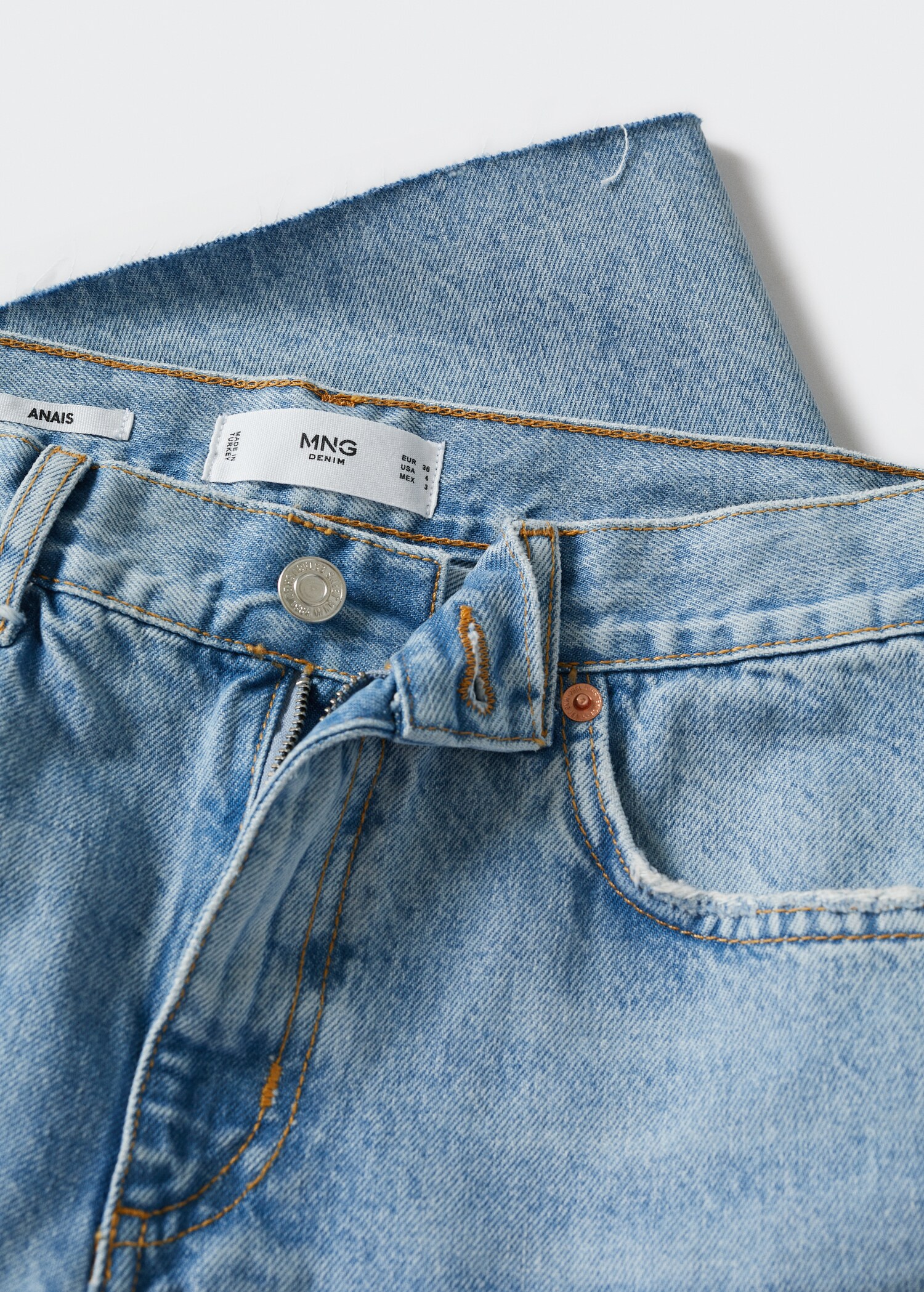 Denim bermuda shorts with frayed hem - Details of the article 8