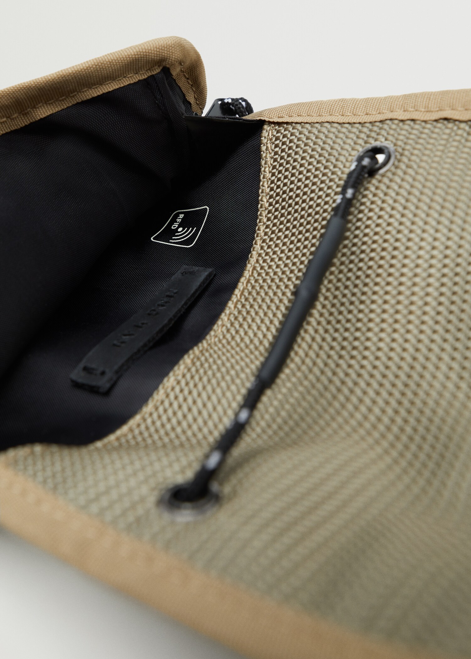 Waterproof shoulder bag - Details of the article 2