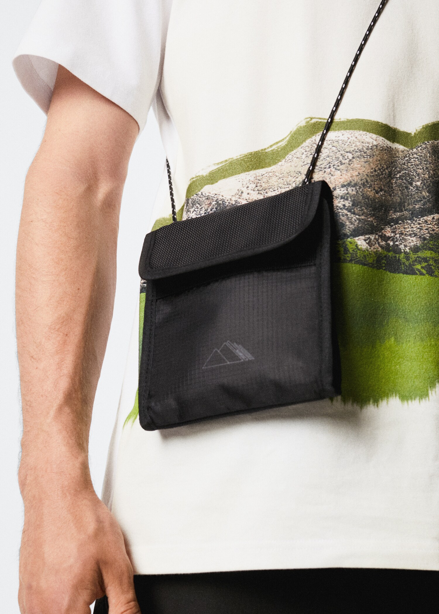 Waterproof shoulder bag - Details of the article 1