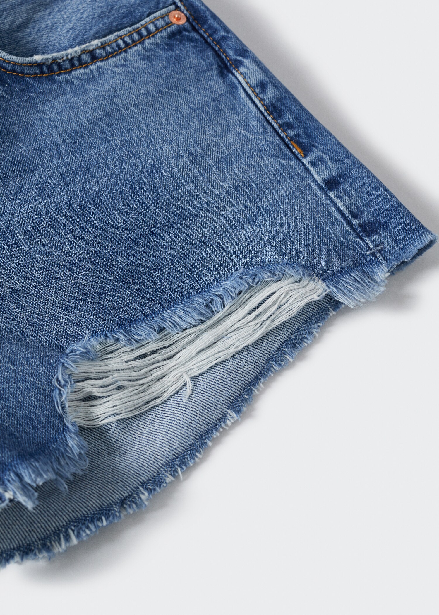 Mini shorts with frayed hem - Details of the article 8