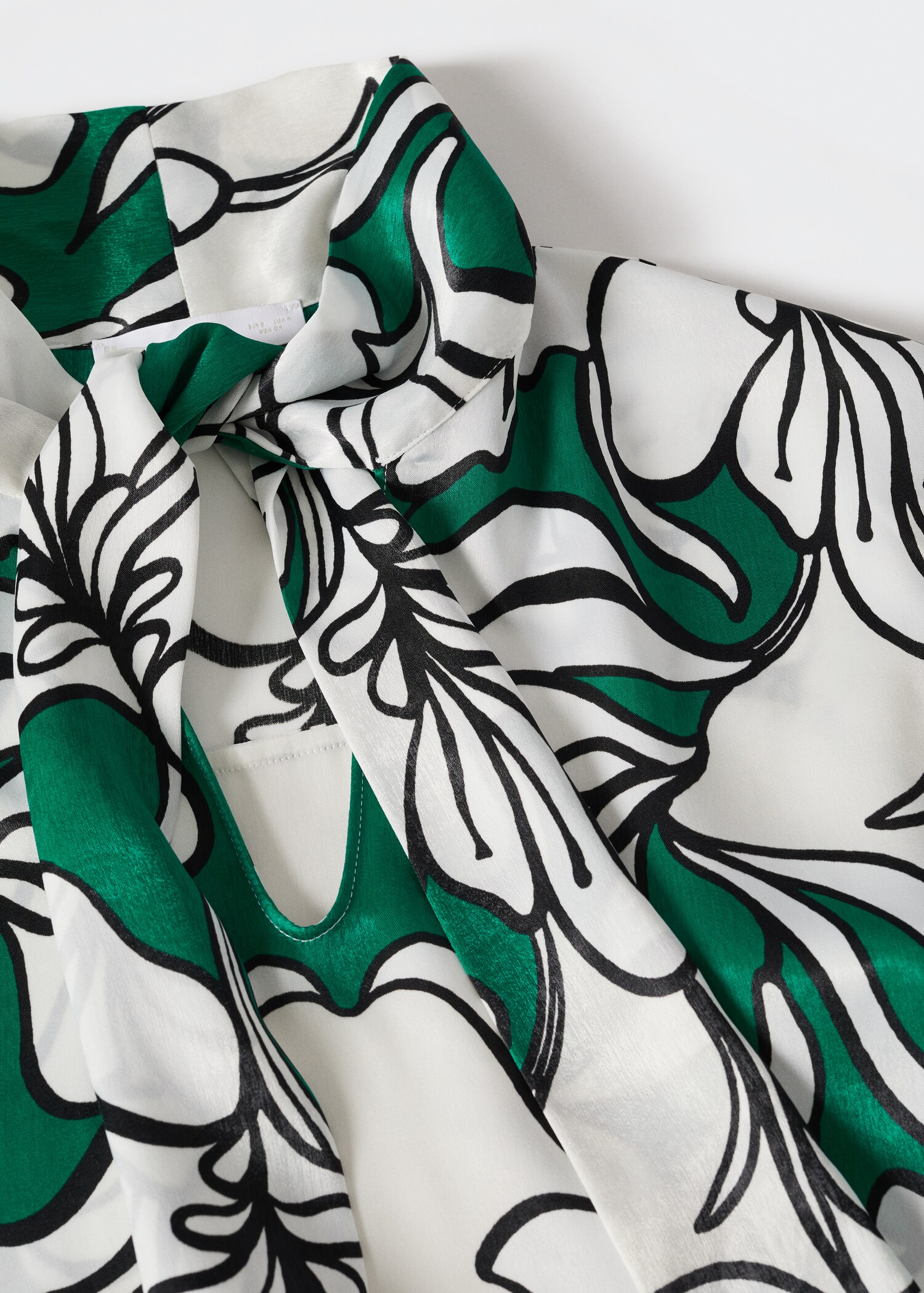 Bluse mit Blumenmuster - Detail des Artikels 8