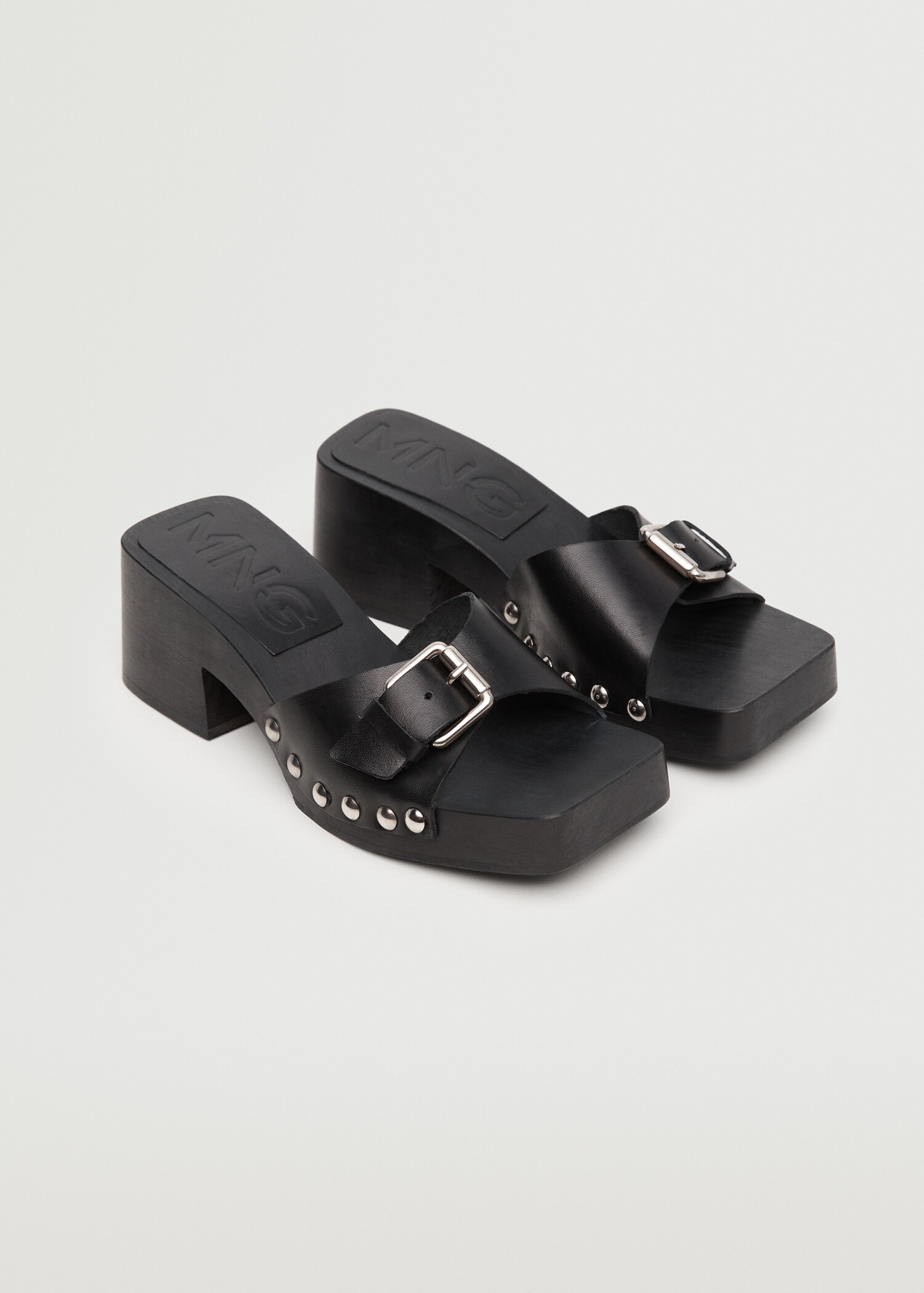 Studded leather sandals - Medium plane