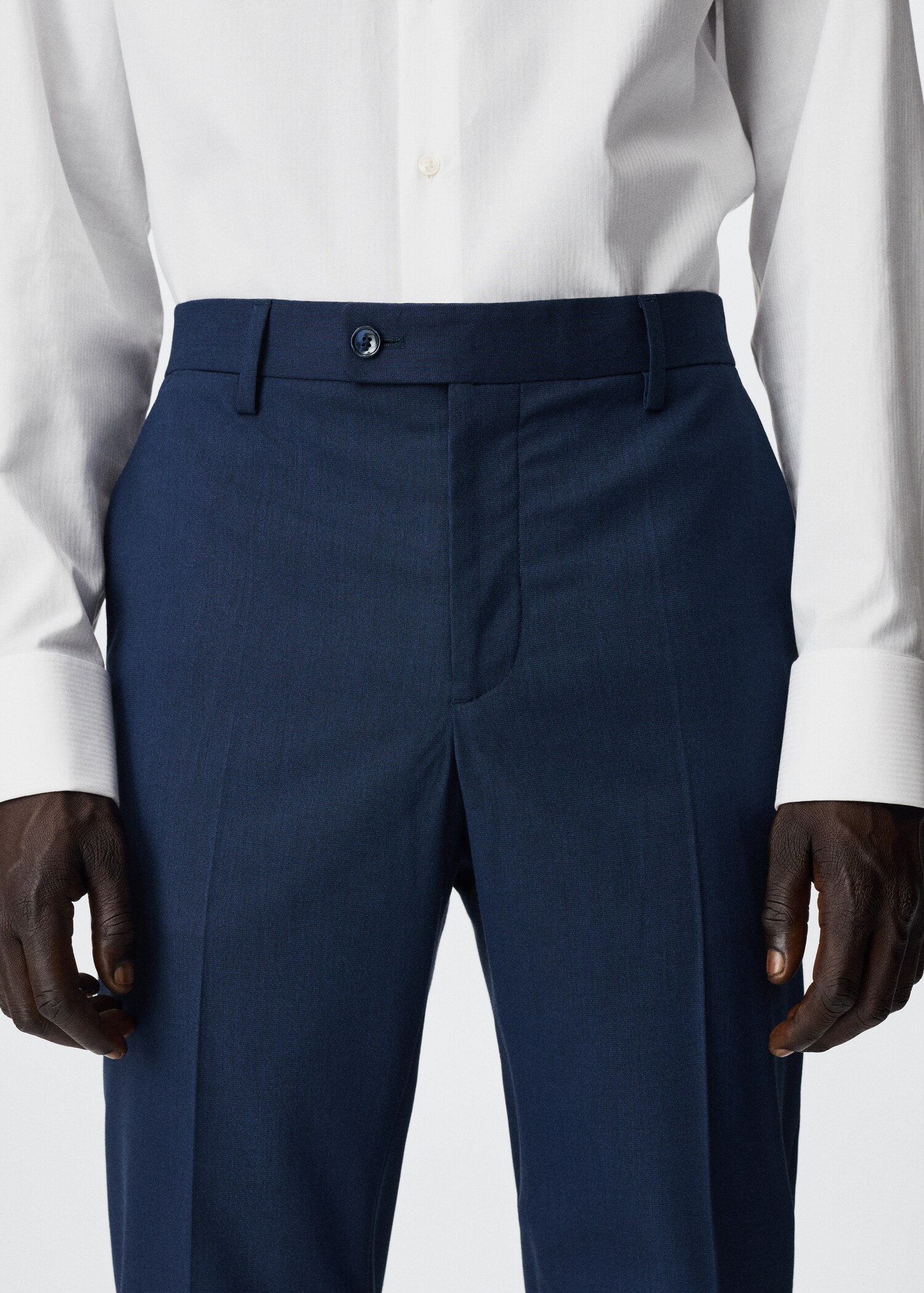 Teksturowane garniturowe spodnie slim fit - Szczegóły artykułu 1