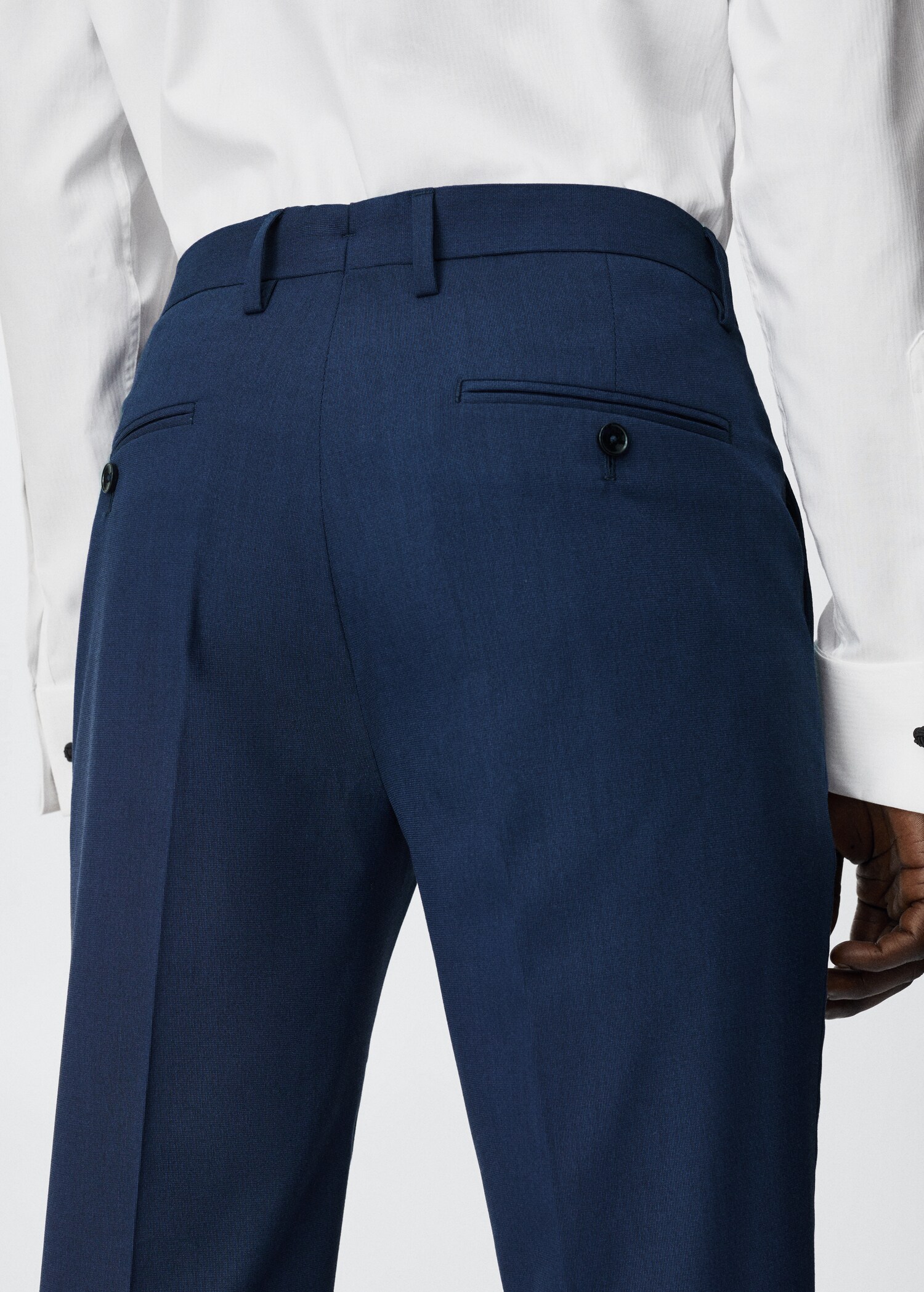 Teksturowane garniturowe spodnie slim fit - Szczegóły artykułu 3