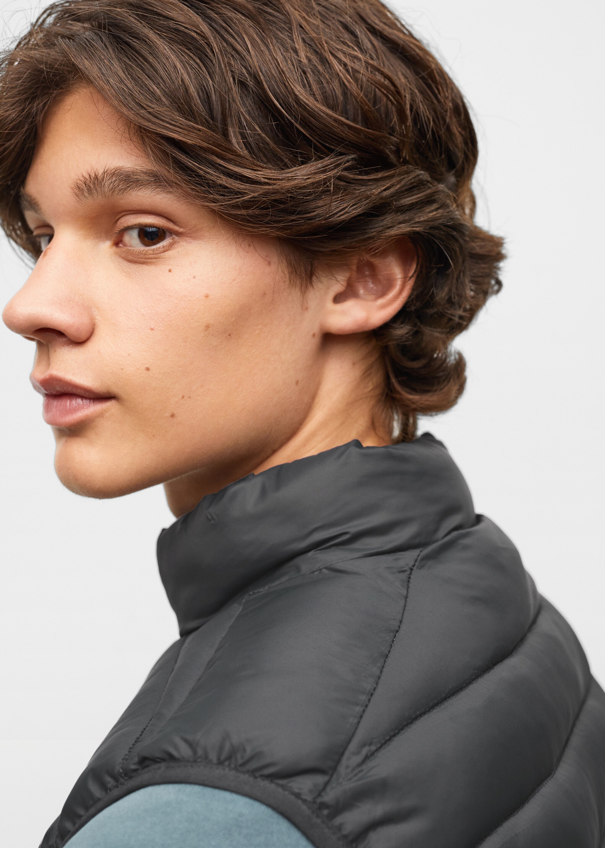 Quilted gilet - Details of the article 1, Grey. Ref: 37052506-00.