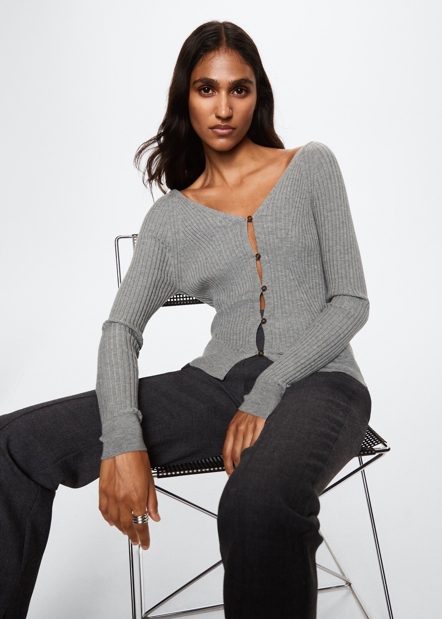Buttoned ribbed cardigan - Details of the article 2