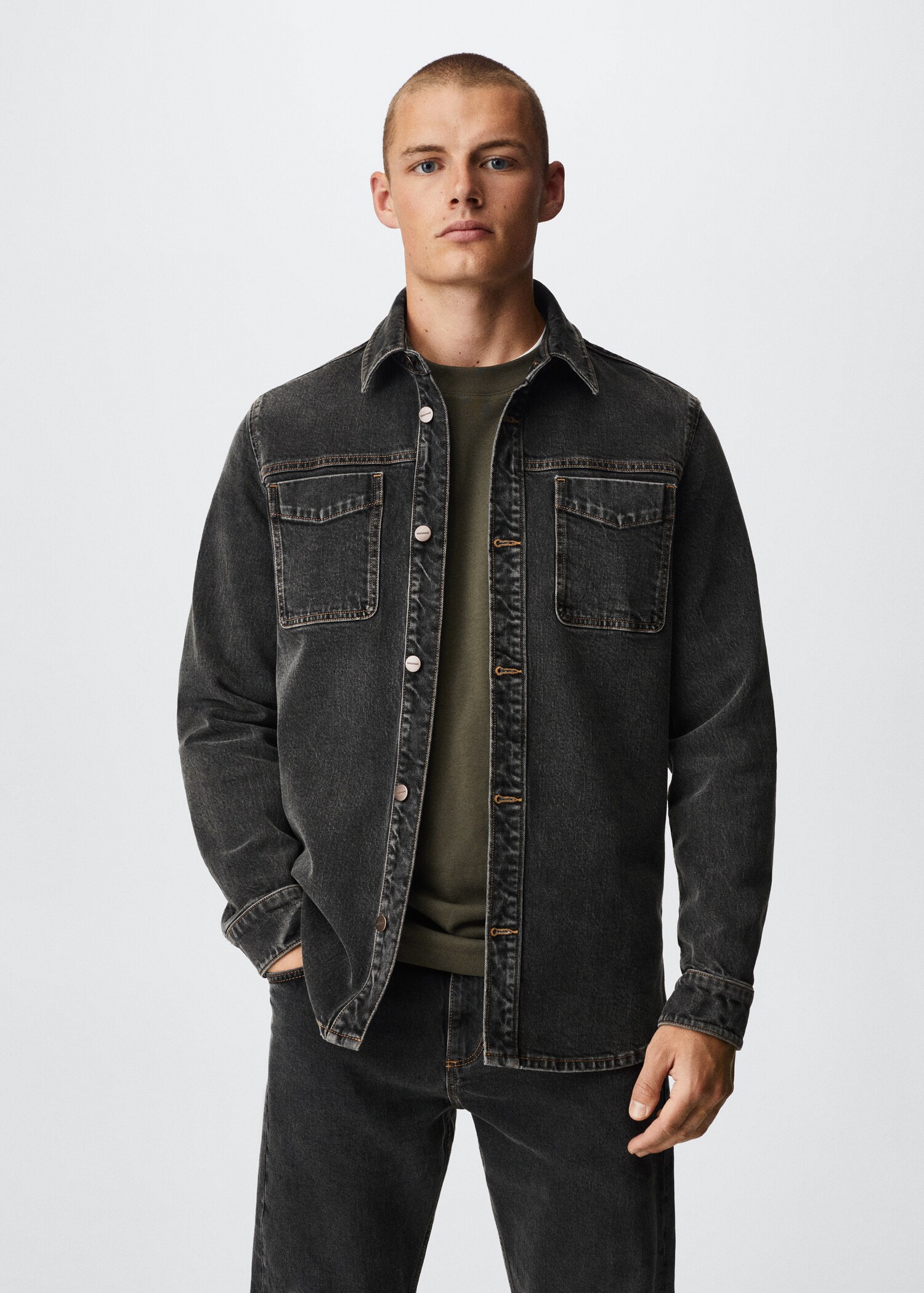 Jeans-Overshirt mit Taschen - Mittlere Ansicht