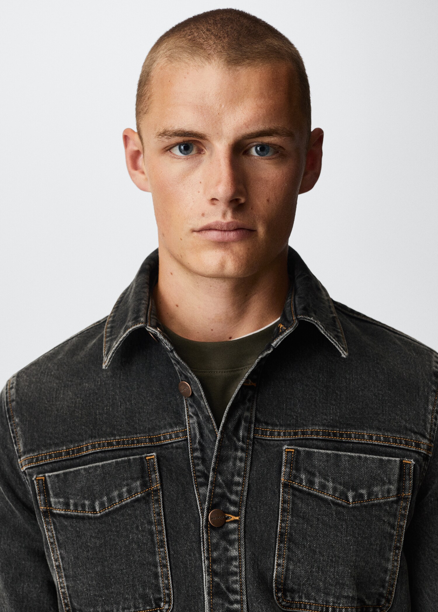 Jeans-Overshirt mit Taschen - Detail des Artikels 1