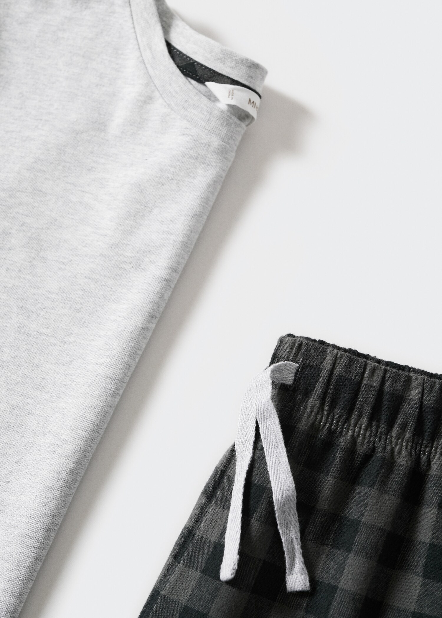 Two-pieces check long pyjamas - Details of the article 8