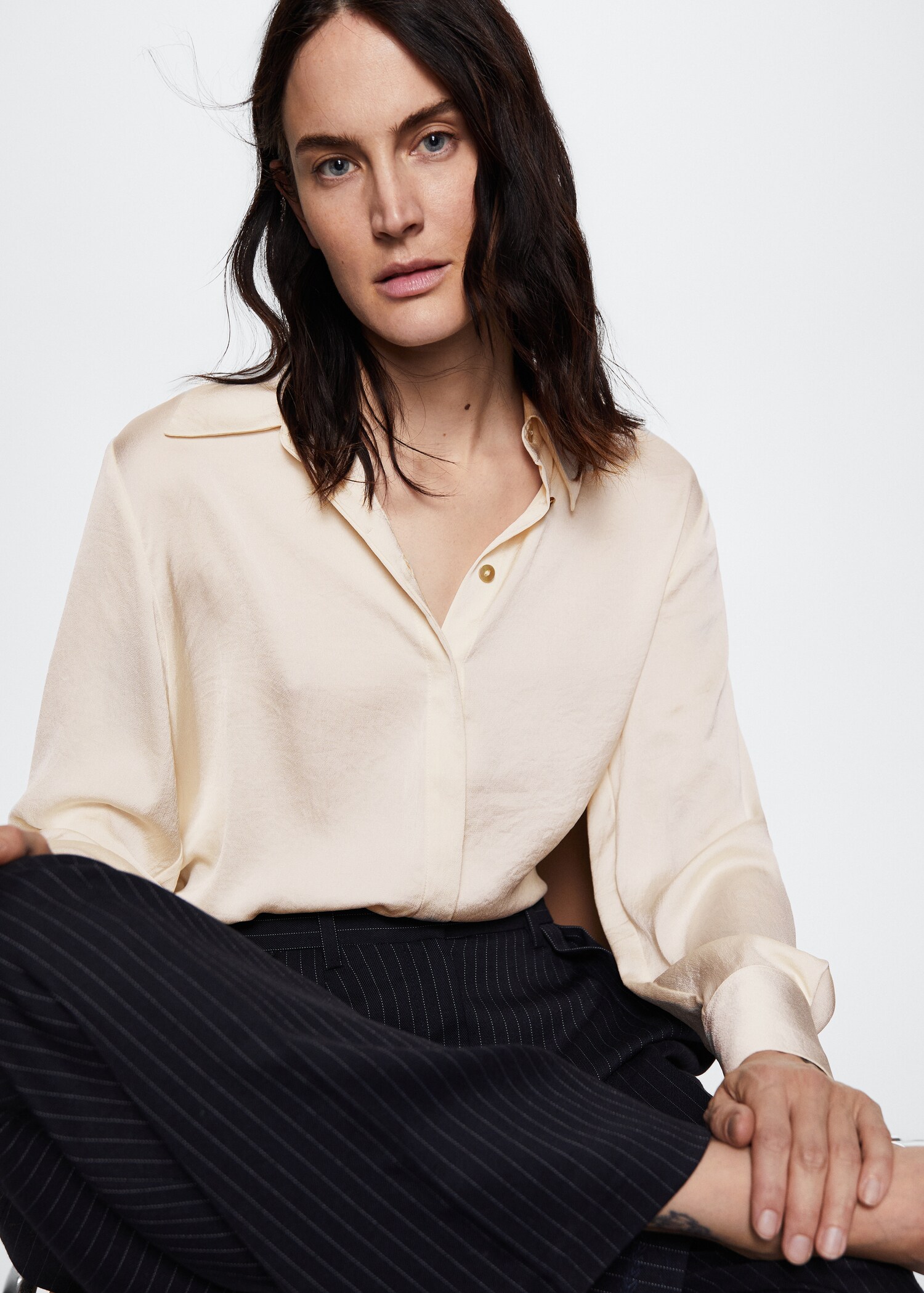 Satin finish flowy shirt - Details of the article 2