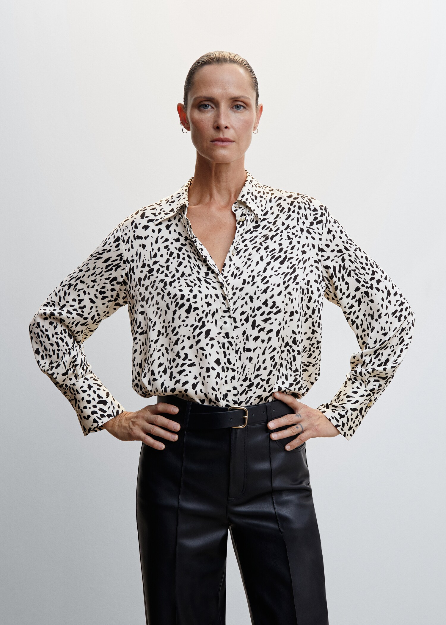Satin finish flowy shirt - Medium plane