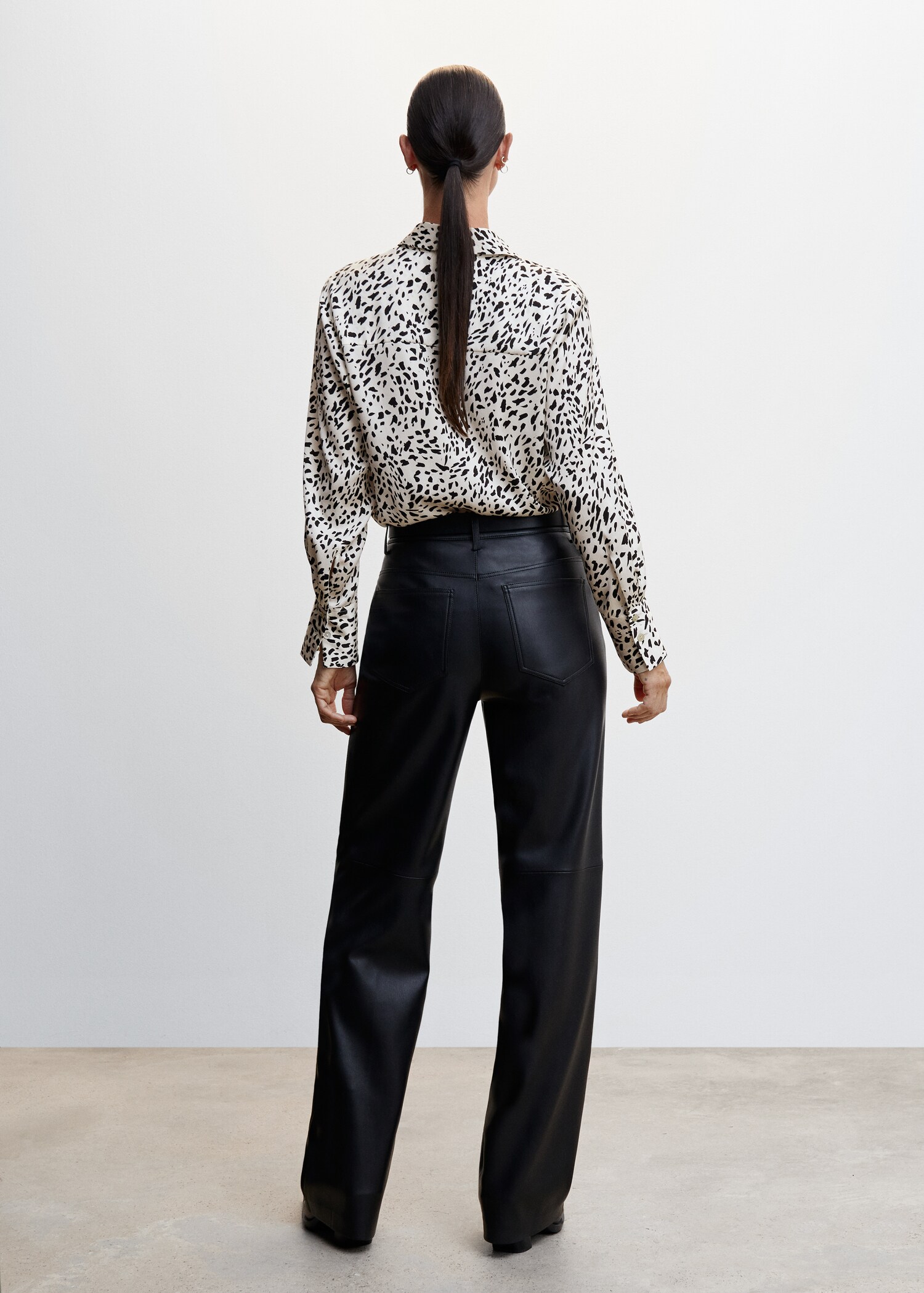Satin finish flowy shirt - Reverse of the article