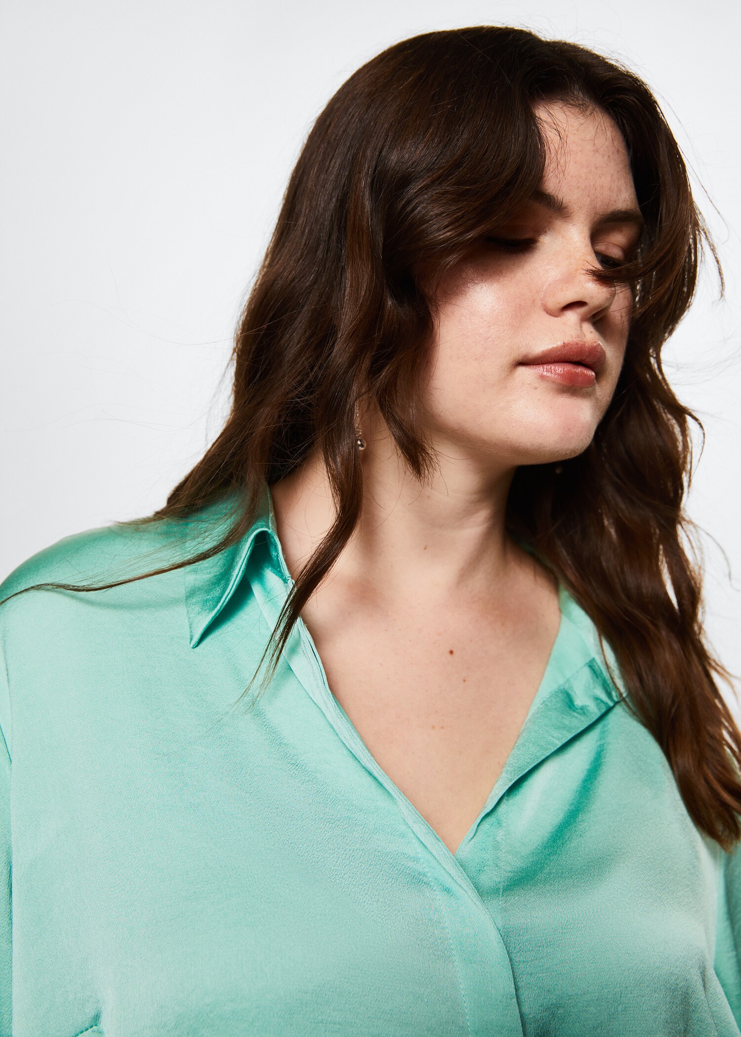 Satin finish flowy shirt - Details of the article 3