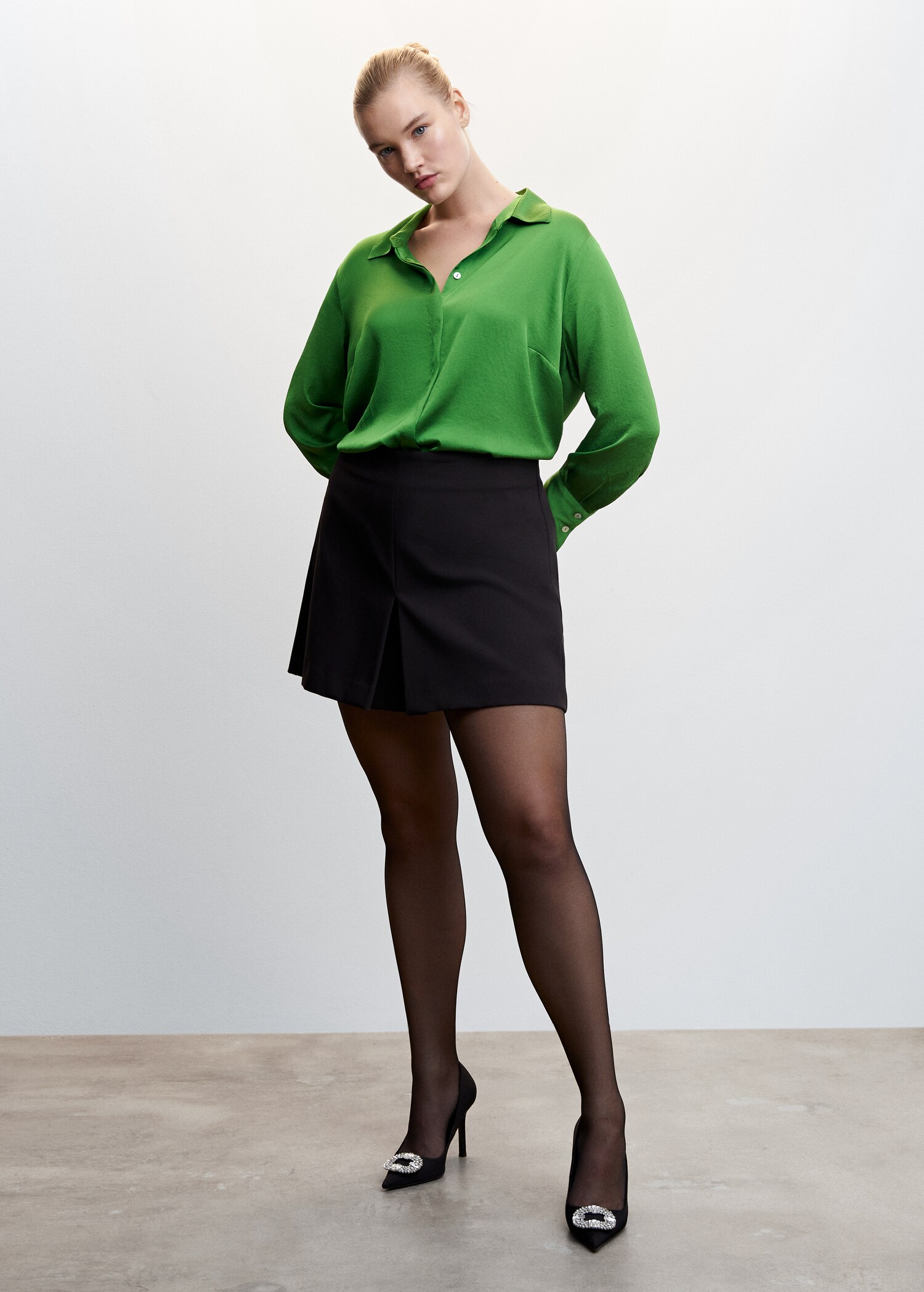 Satin finish flowy shirt - Details of the article 3