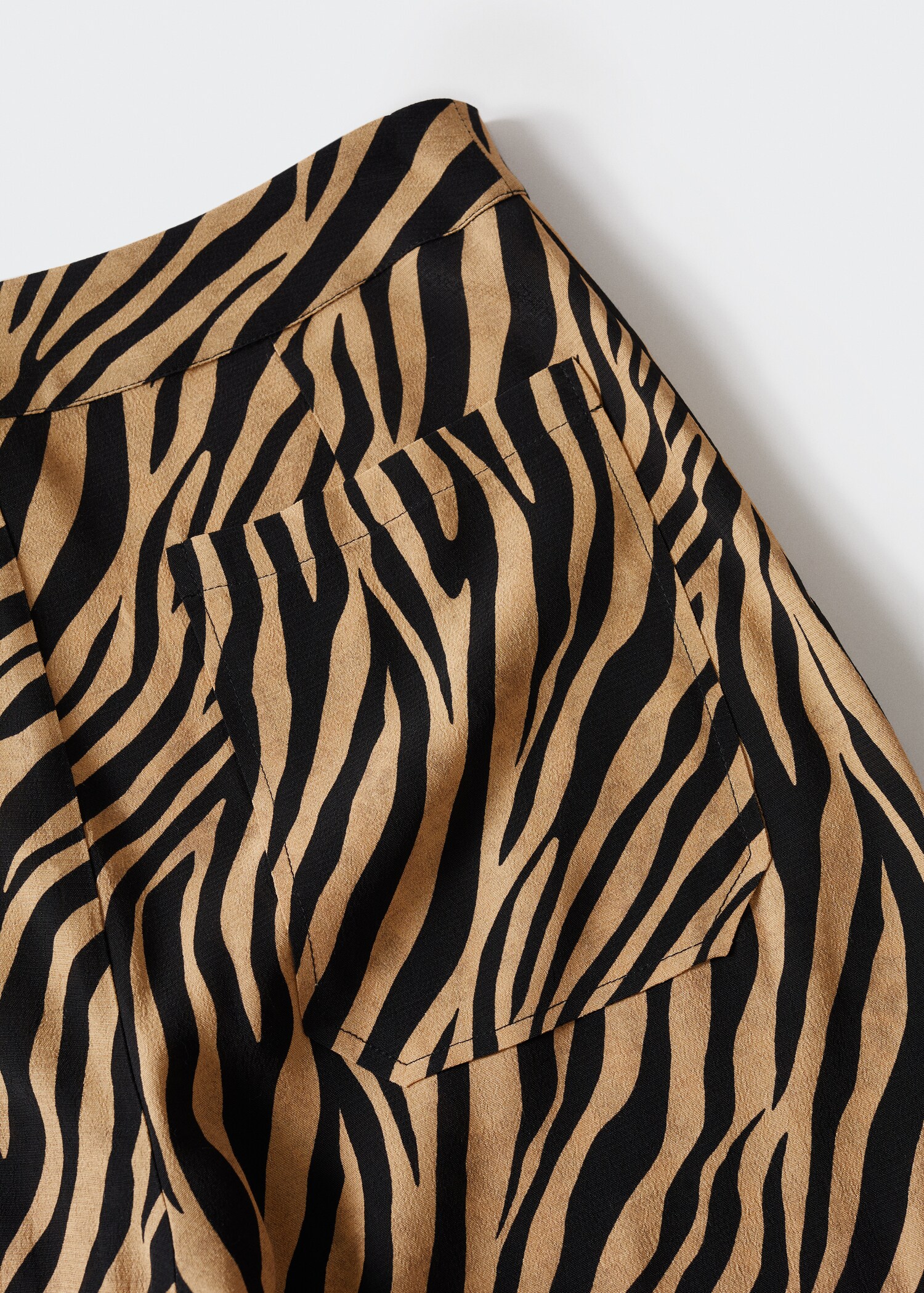 Animal print cargo trousers - Details of the article 8
