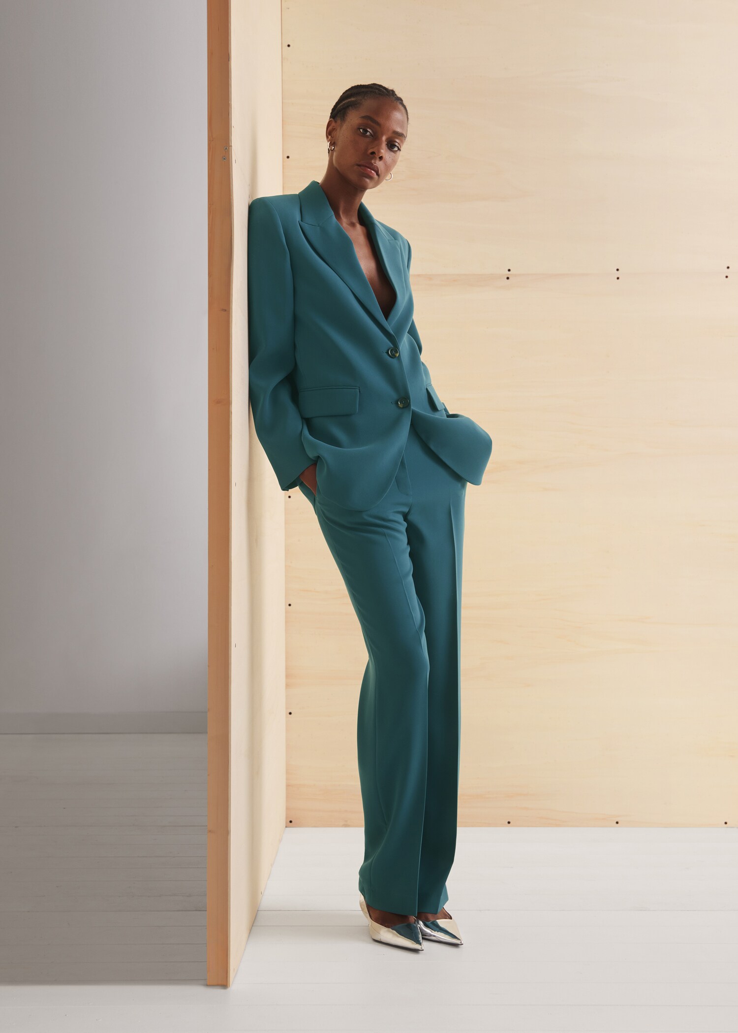 Suit jacket with buttons - Details of the article 6