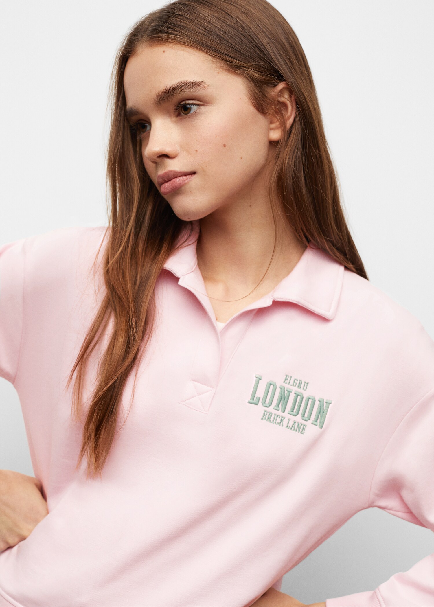 Polo sweatshirt with message - Details of the article 1