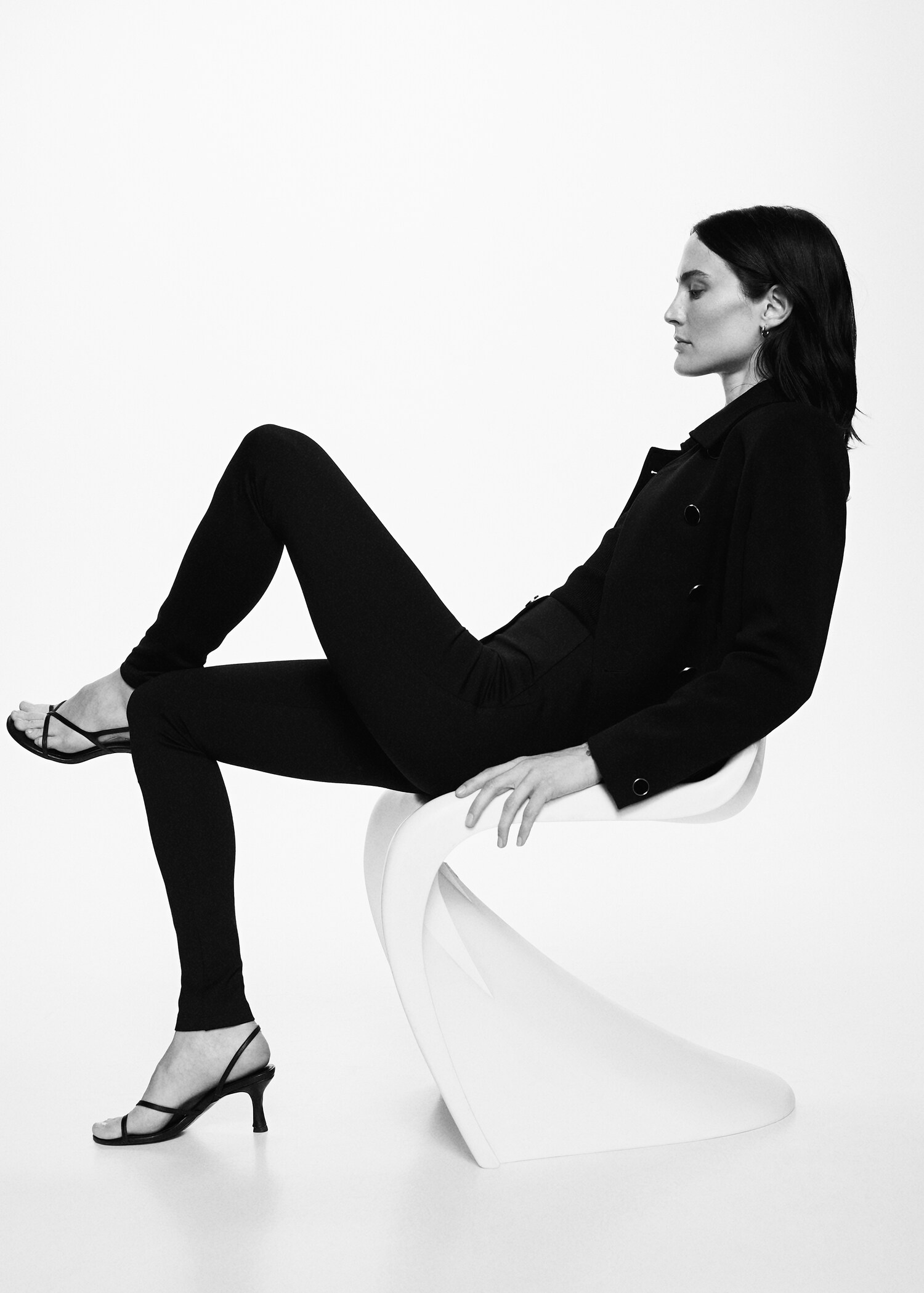Leggings with decorative button - Details of the article 2