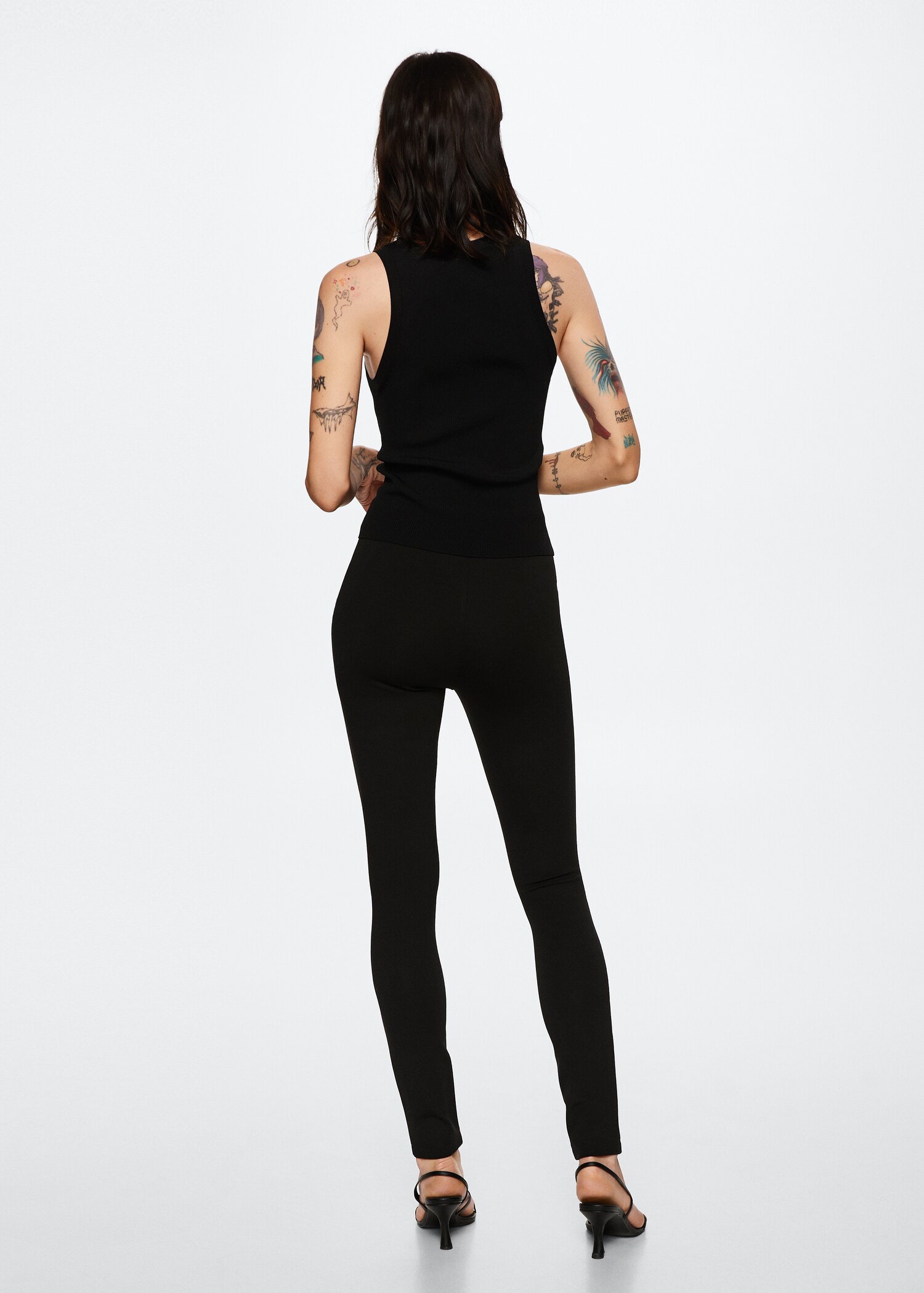 Leggings with decorative button - Reverse of the article