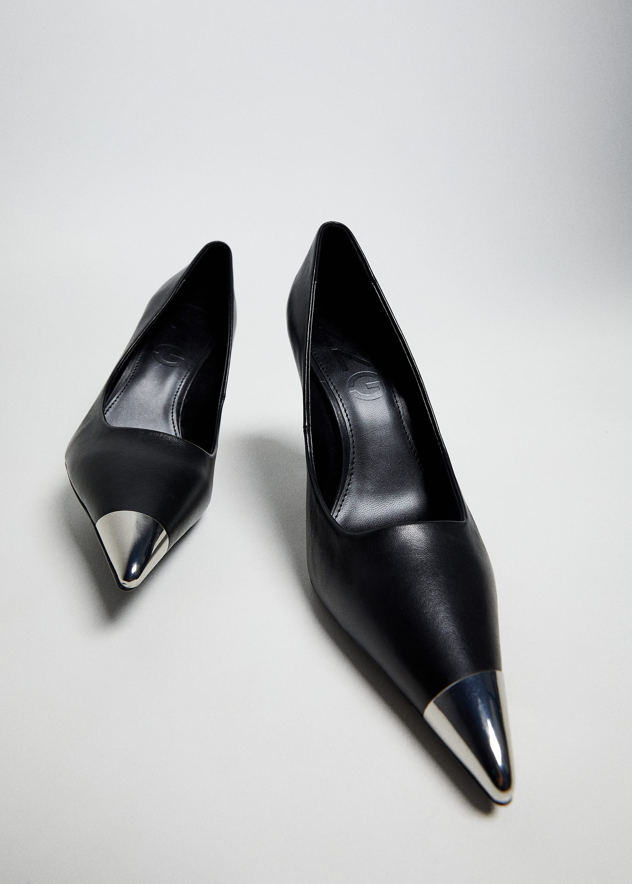 Leather shoes with metallic toe  - Details of the article 6