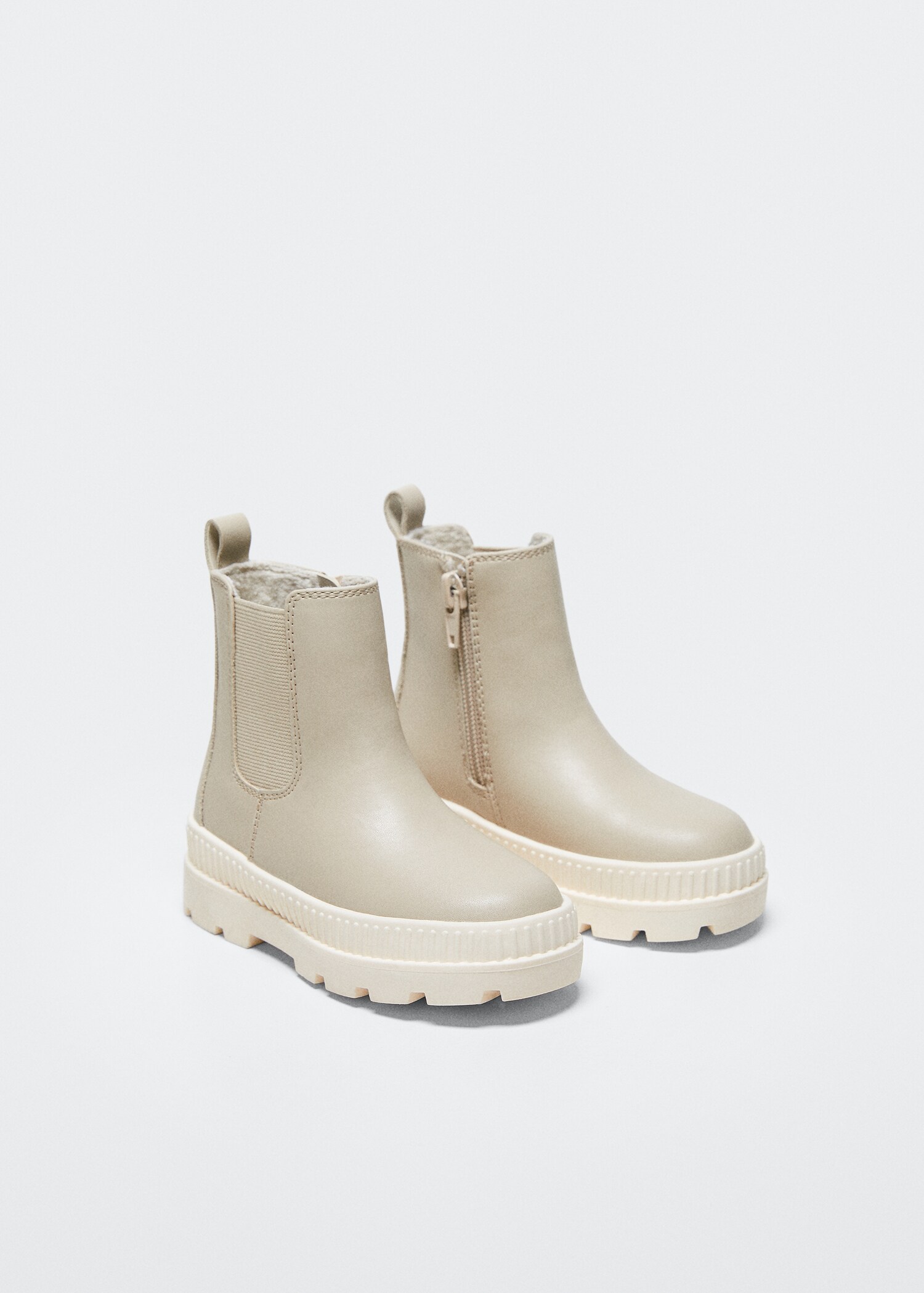Stiefelette mit Kontrastsohle - Mittlere Ansicht