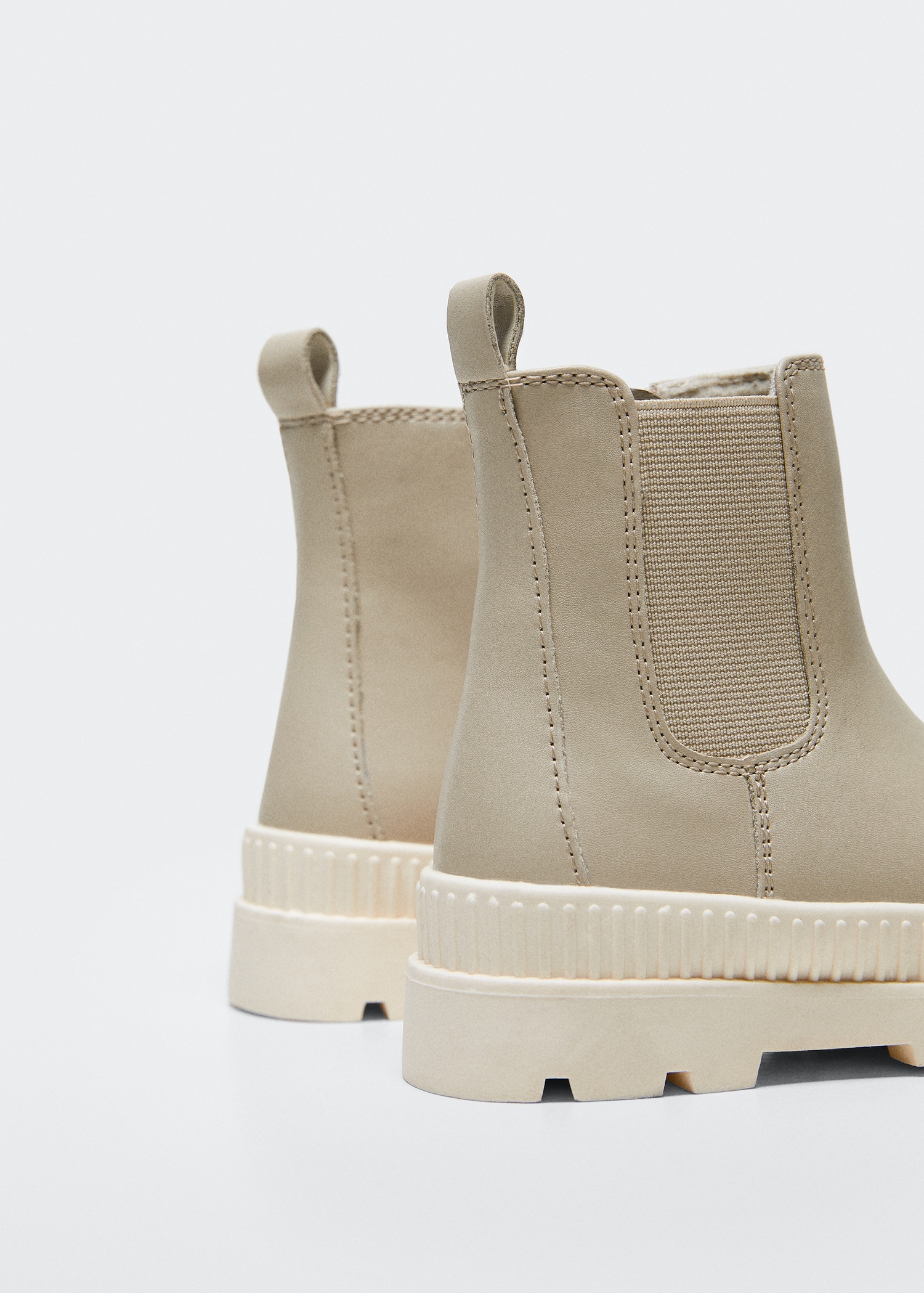 Stiefelette mit Kontrastsohle - Detail des Artikels 1