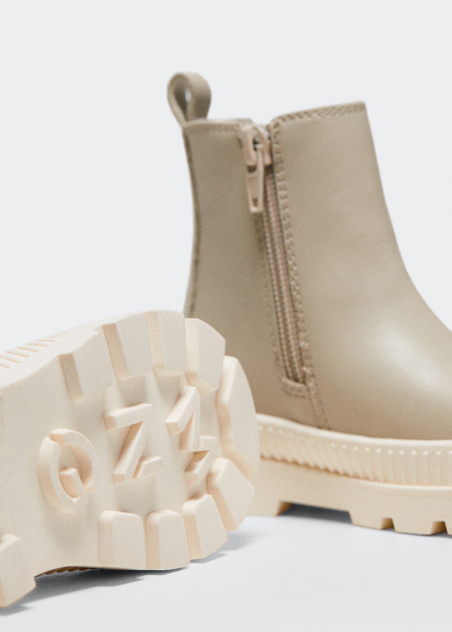 Stiefelette mit Kontrastsohle - Detail des Artikels 2