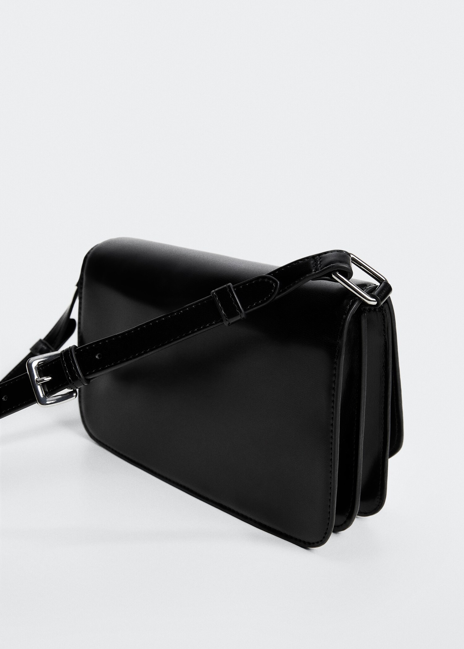 Shoulder bag with strap - Details of the article 2