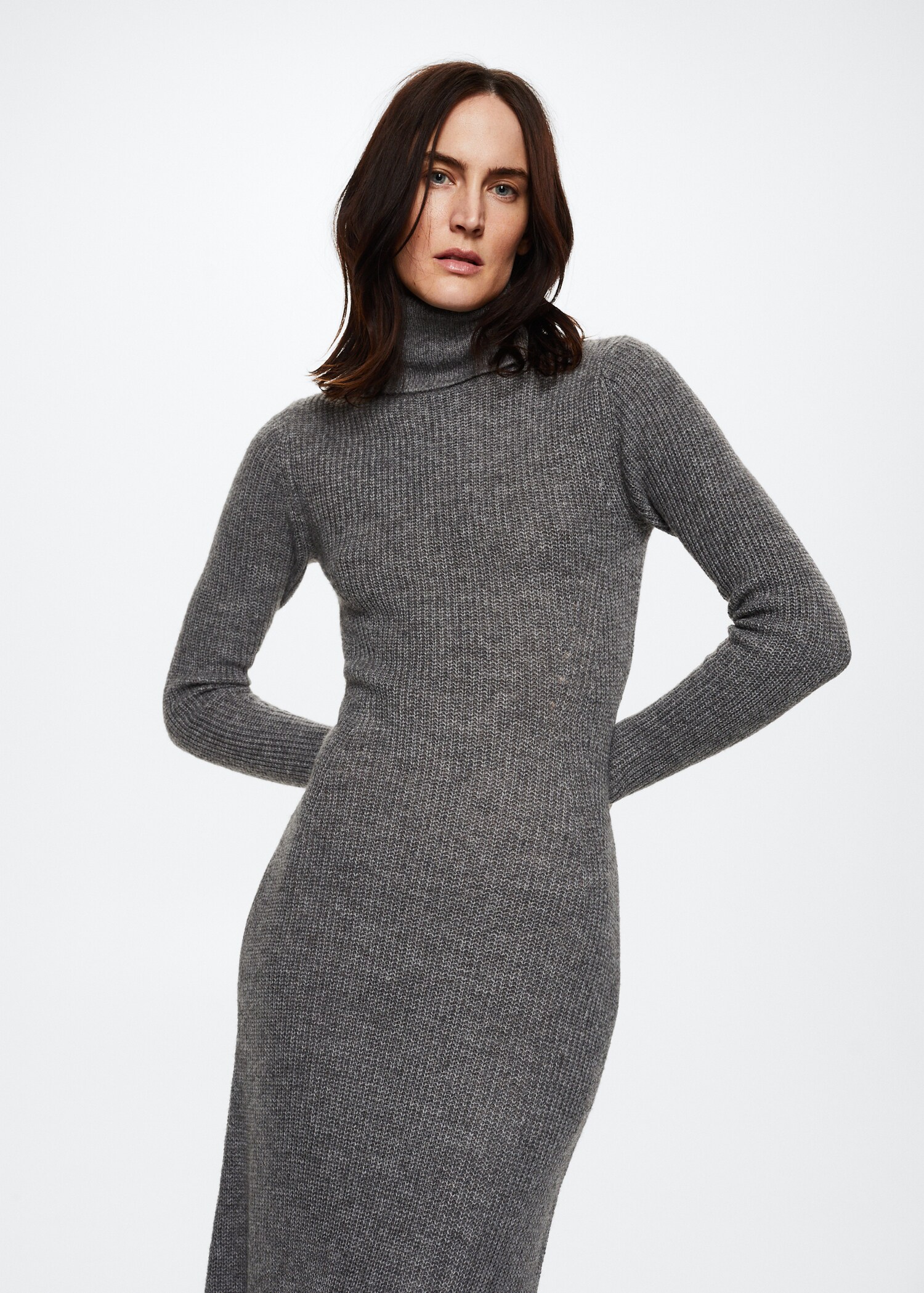Strickkleid mit Rollkragen - Mittlere Ansicht