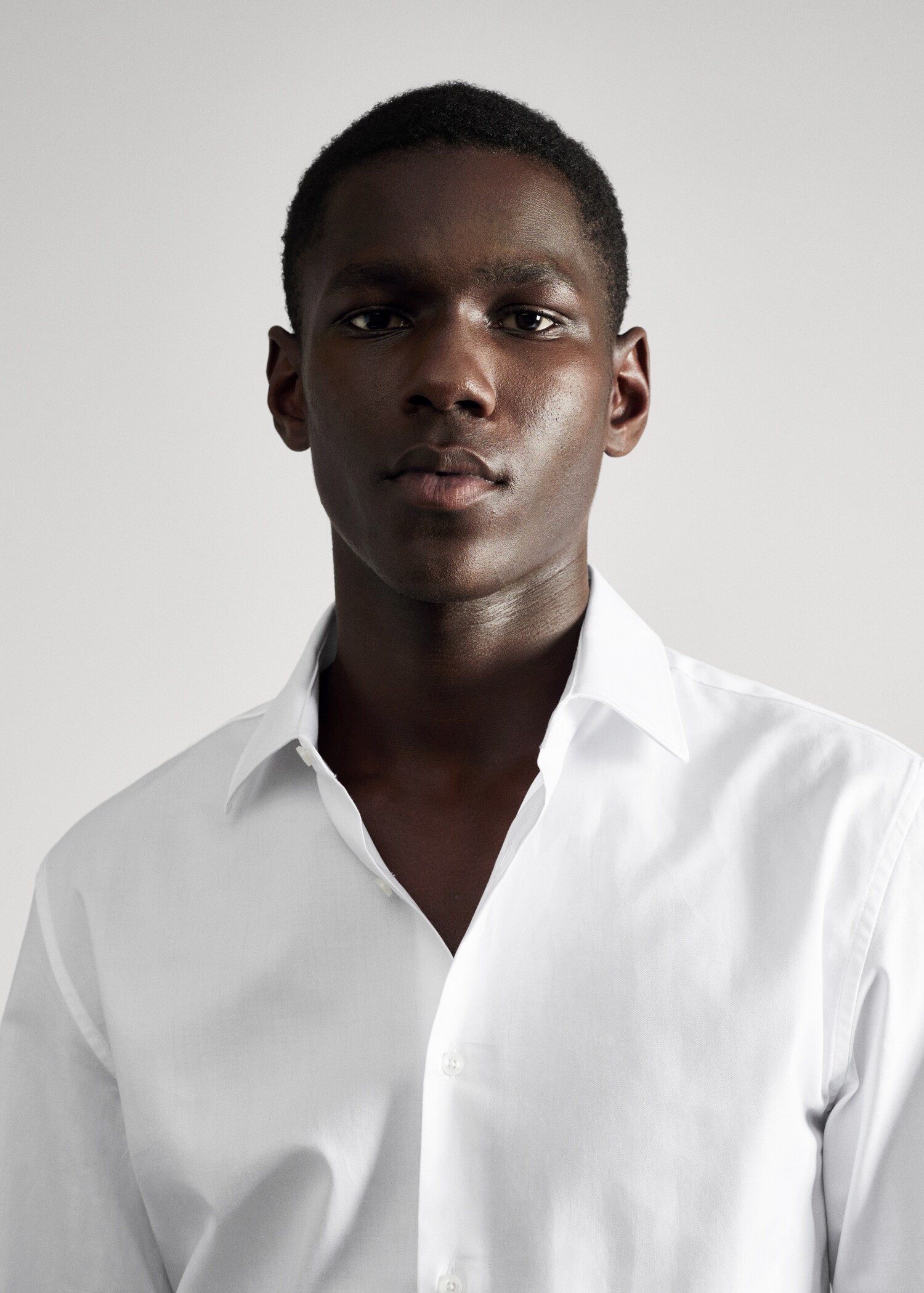 Camisa vestit regular fit botons de puny - Detall de l'article 1