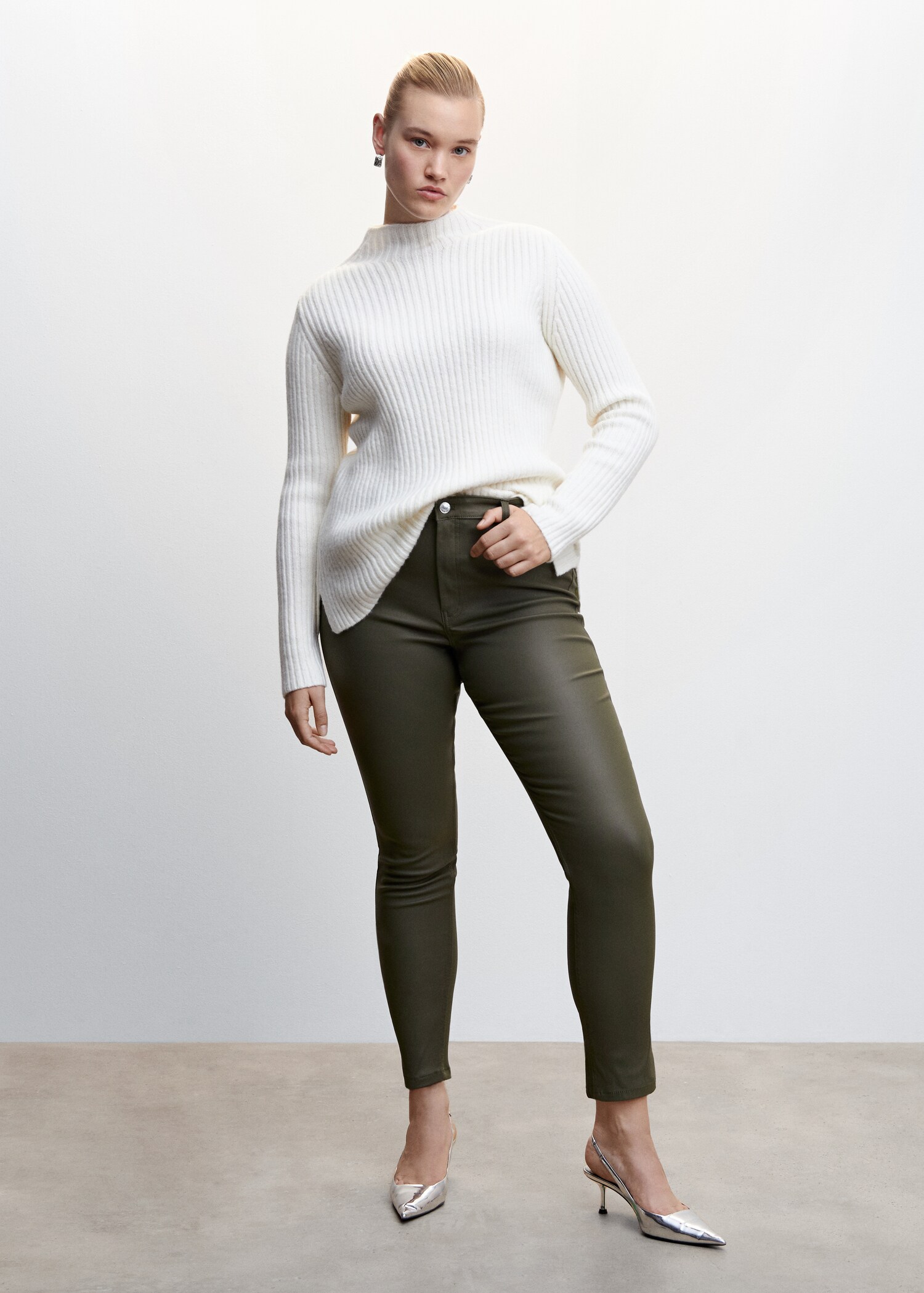 Skinny Jeans Isa in Cropped-Länge und Wachs-Optik - Detail des Artikels 3