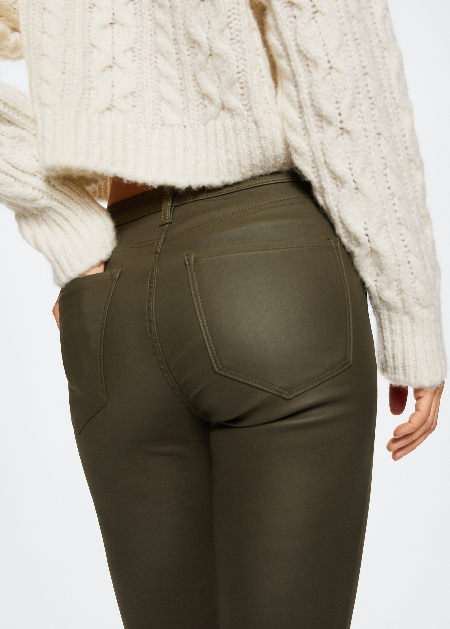 Skinny Jeans Isa in Cropped-Länge und Wachs-Optik - Detail des Artikels 6