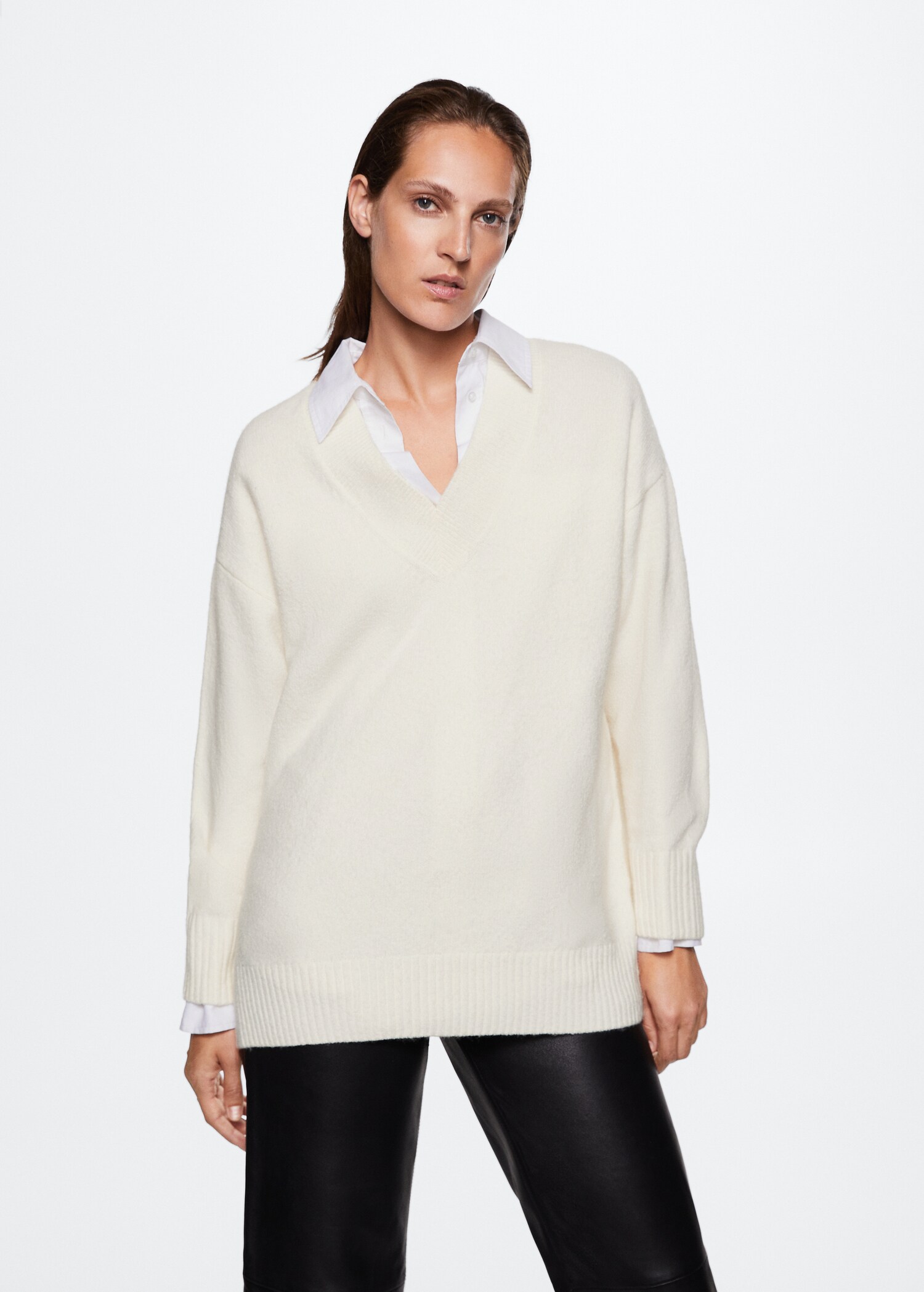 Jersey cuello pico - Plano medio
