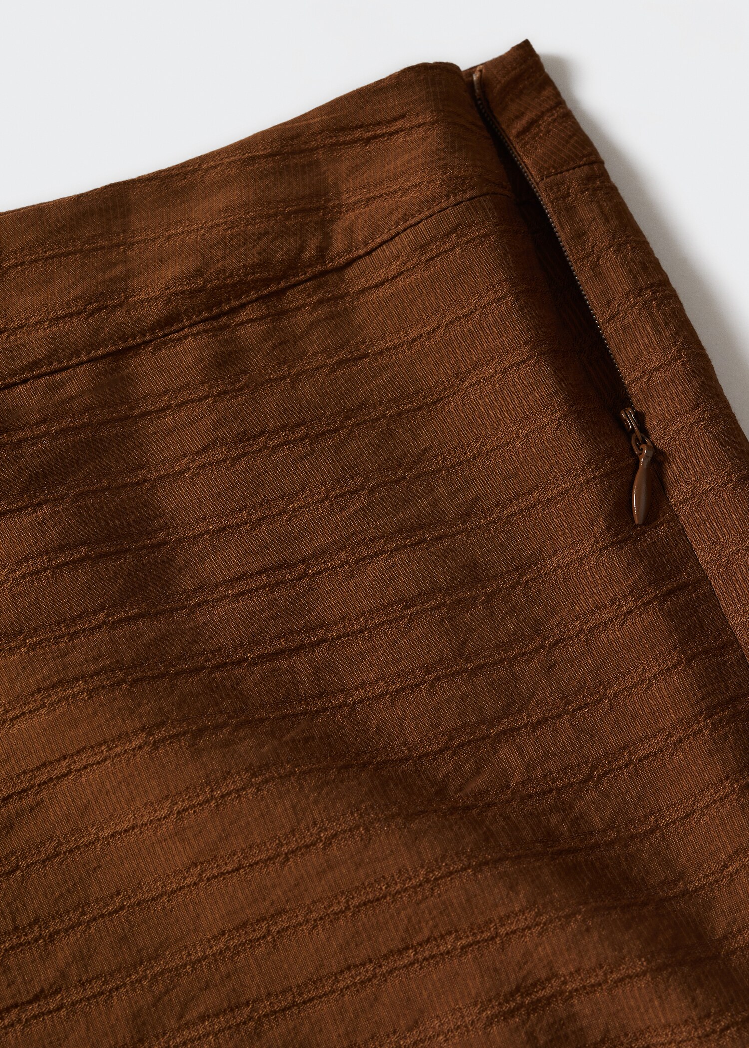 Strukturierte, fließende Hose - Detail des Artikels 8