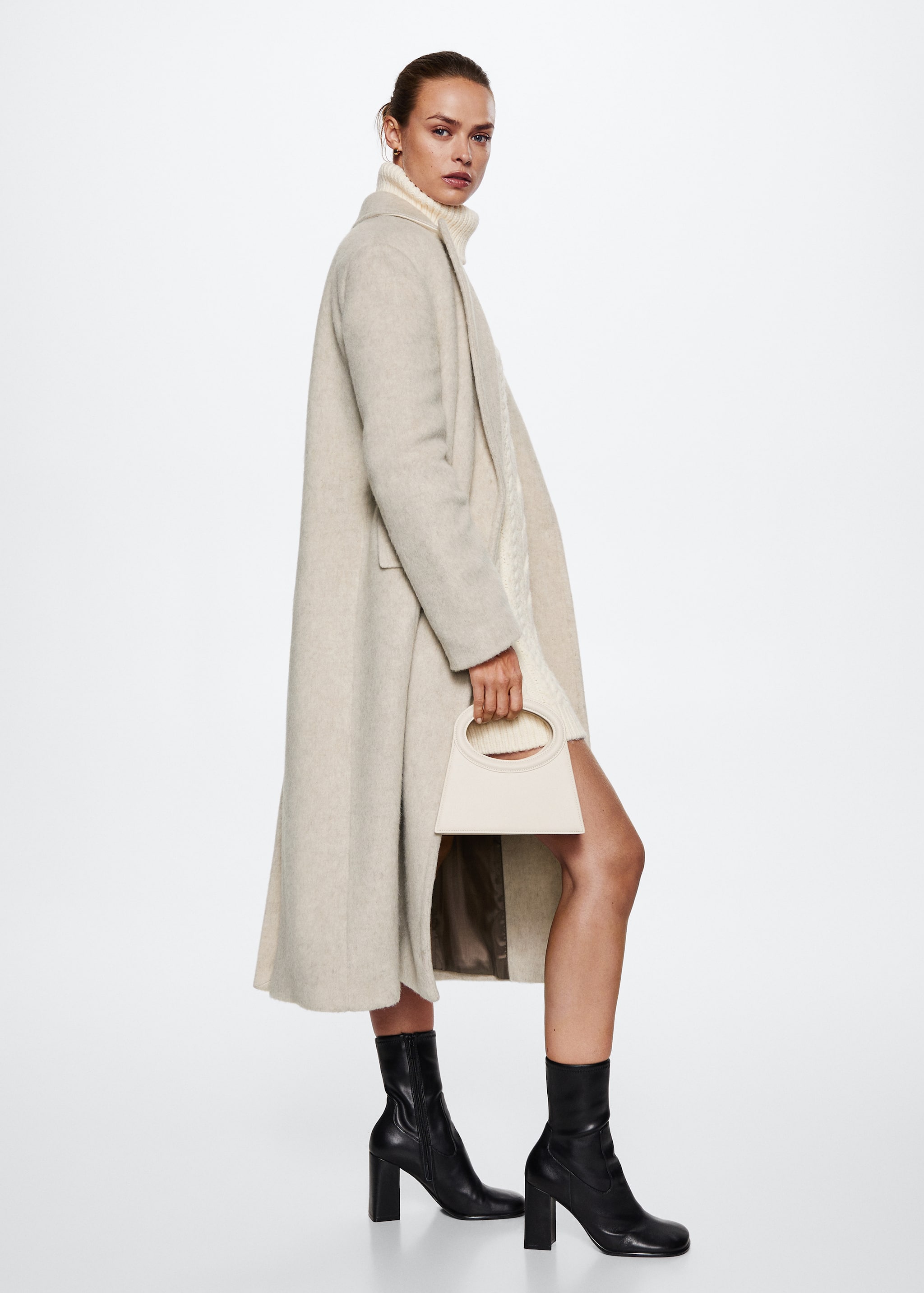 Fur-effect wool coat  - Details of the article 1