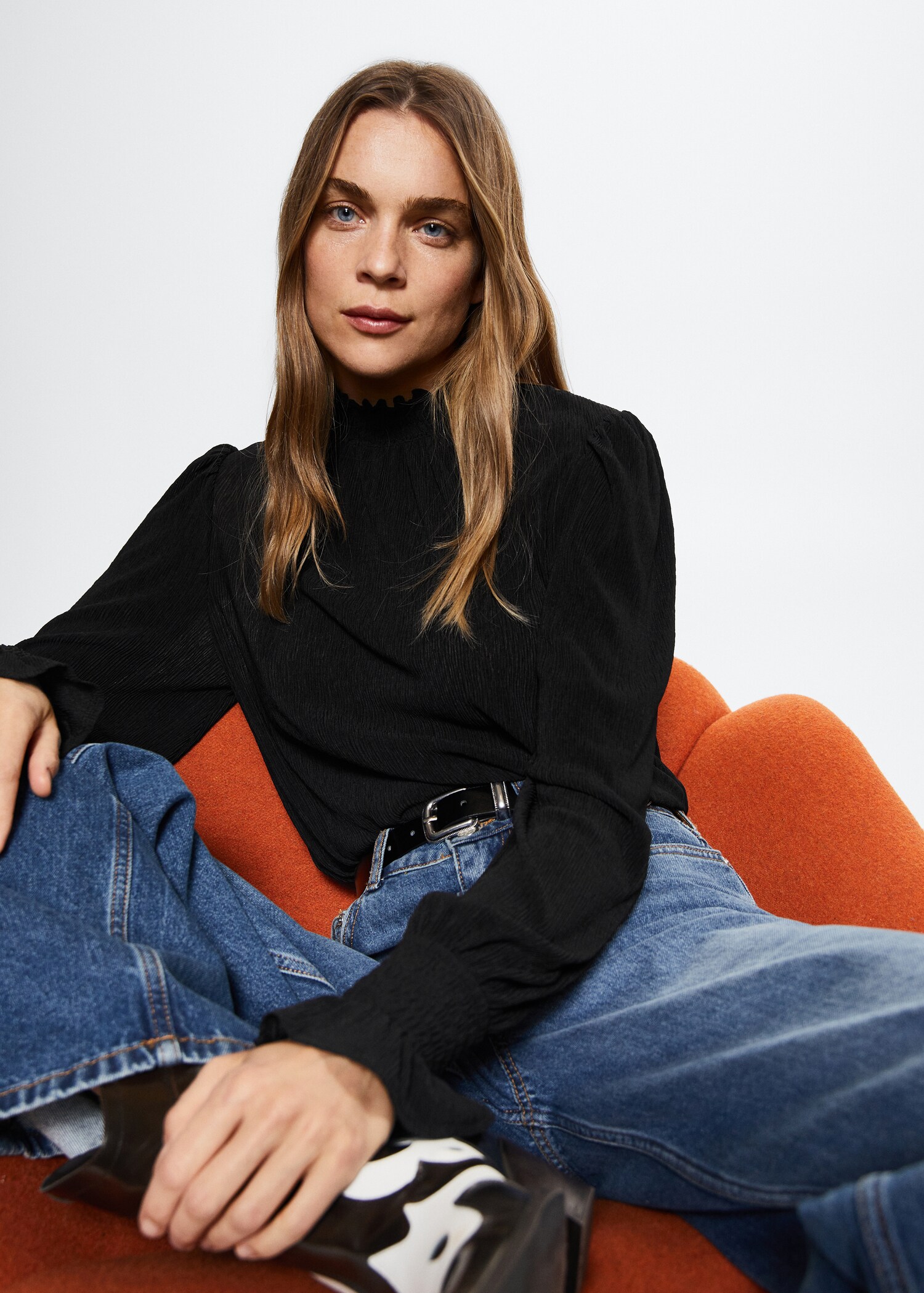 Textured turtleneck t-shirt - Details of the article 2