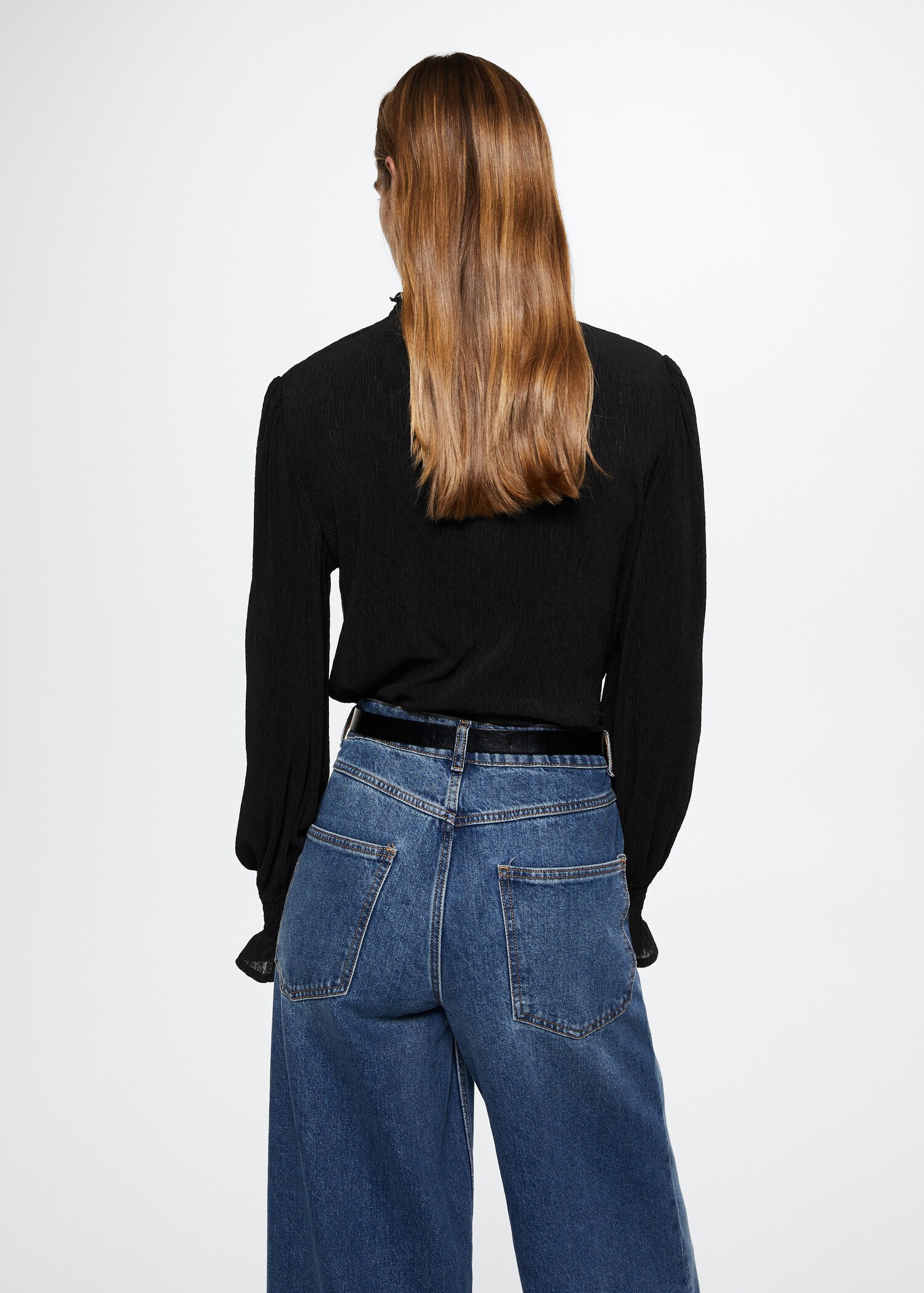 Textured turtleneck t-shirt - Reverse of the article