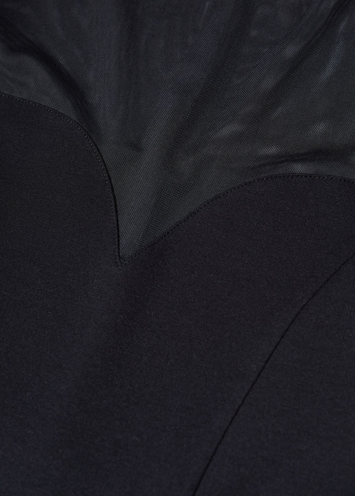 Combinaison avec empiècement en tulle - Détail de l'article 8