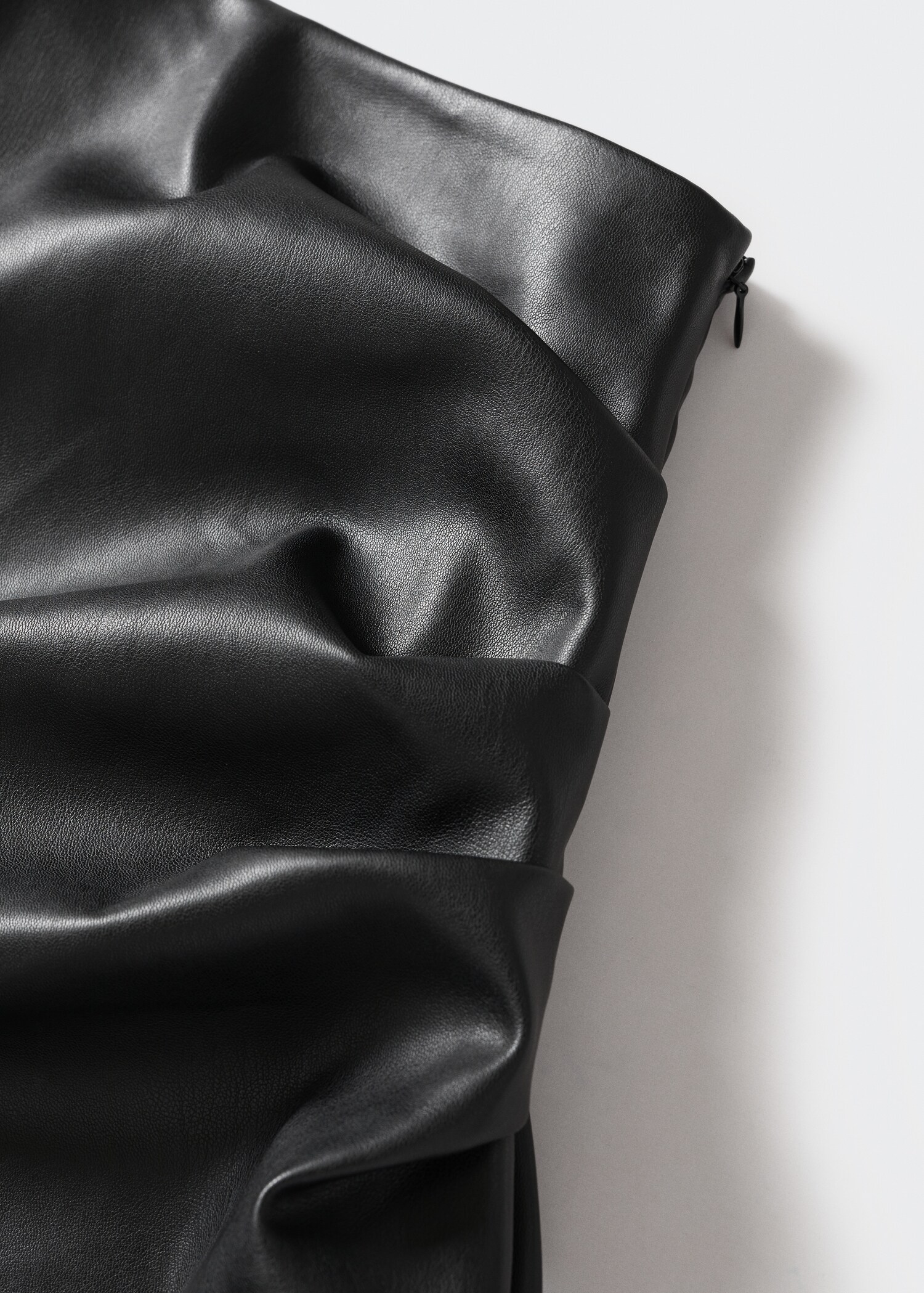 Leather-effect asymmetrical dress - Details of the article 8