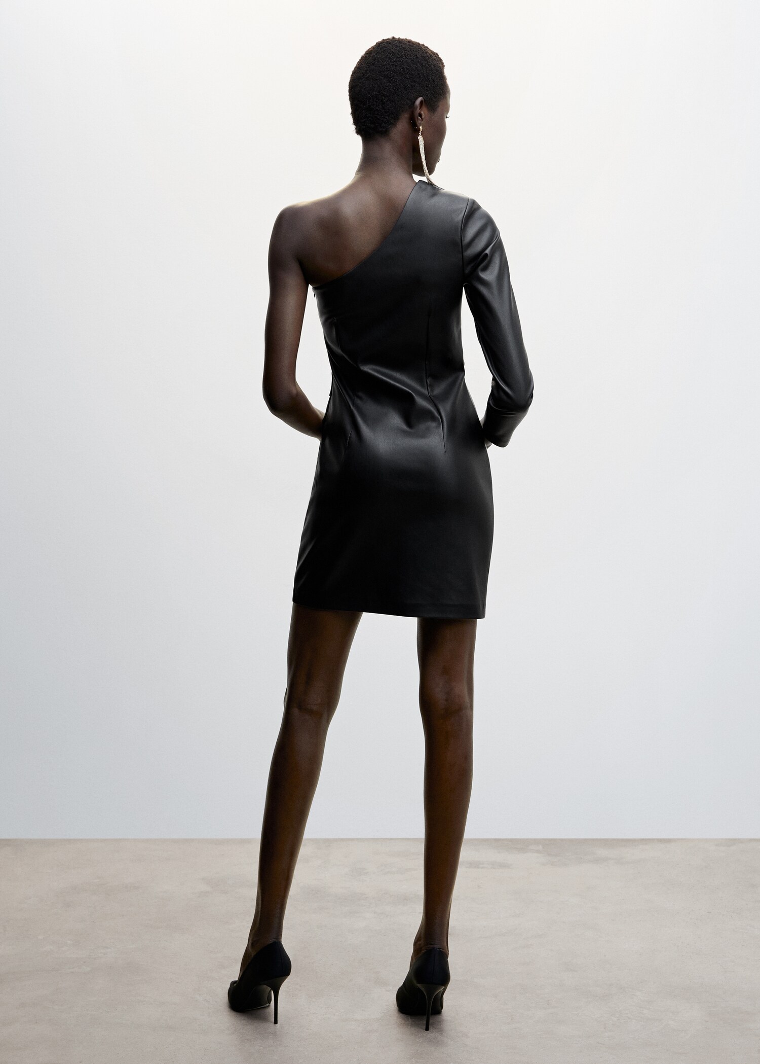 Leather-effect asymmetrical dress - Reverse of the article