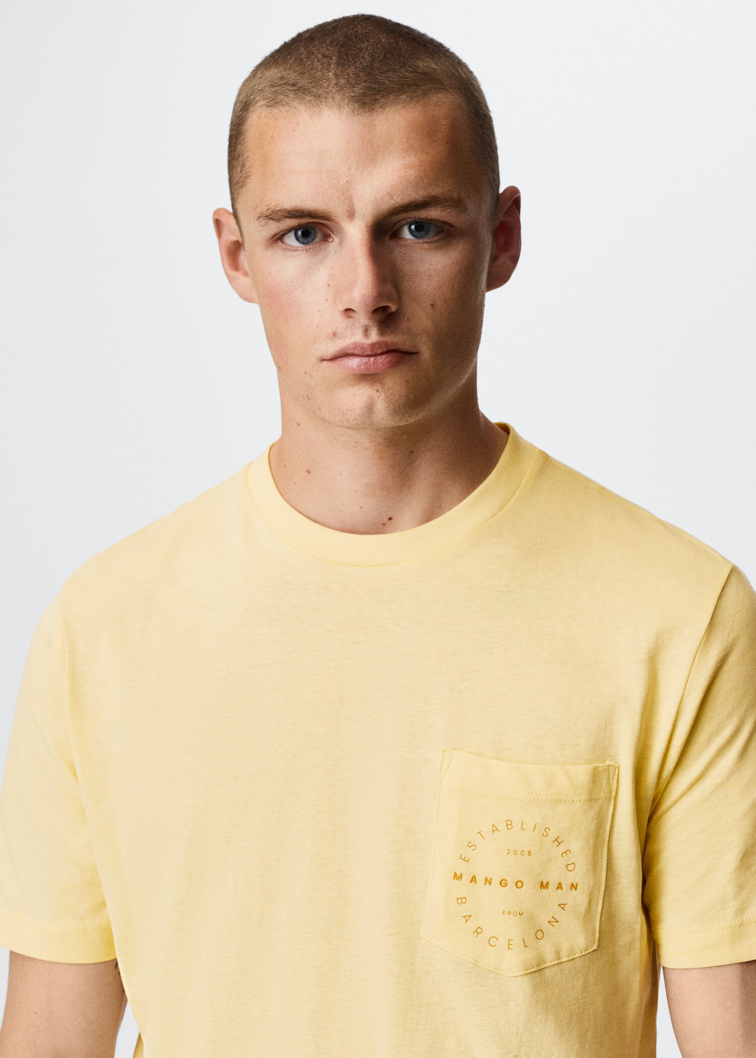 T-shirt poche logo - Détail de l'article 1