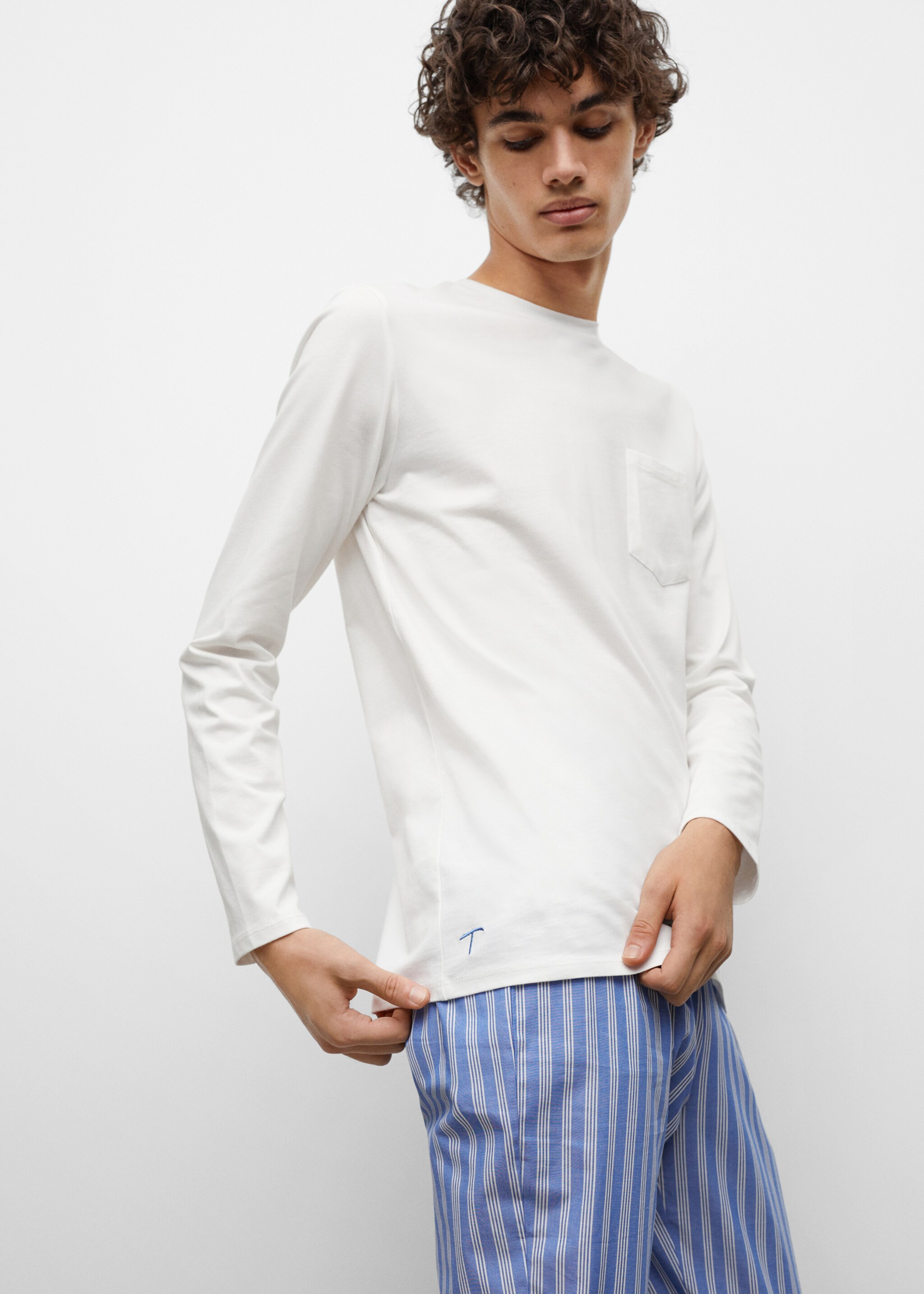 Langer Pyjama mit Streifen - Mittlere Ansicht