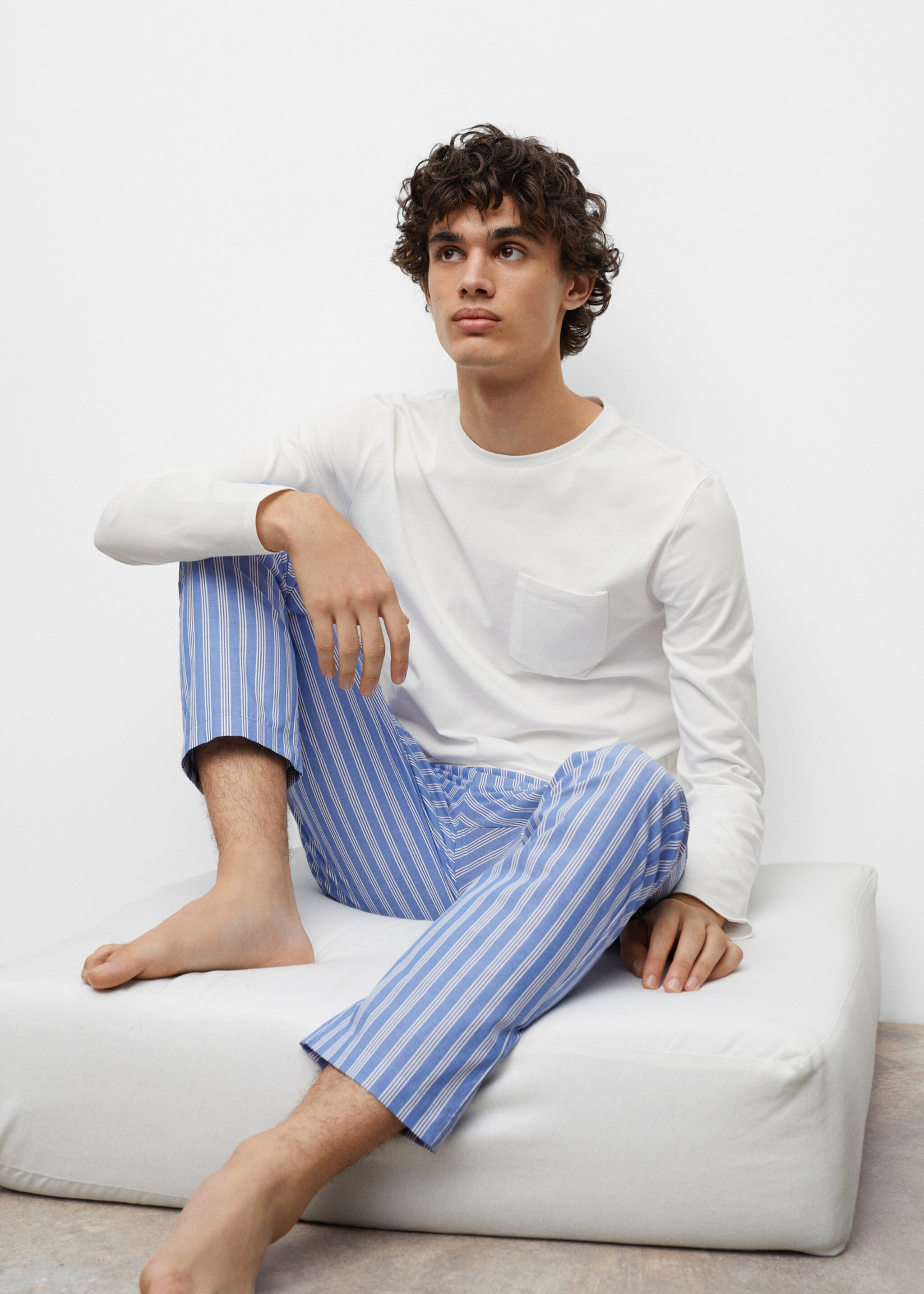 Langer Pyjama mit Streifen - Detail des Artikels 2