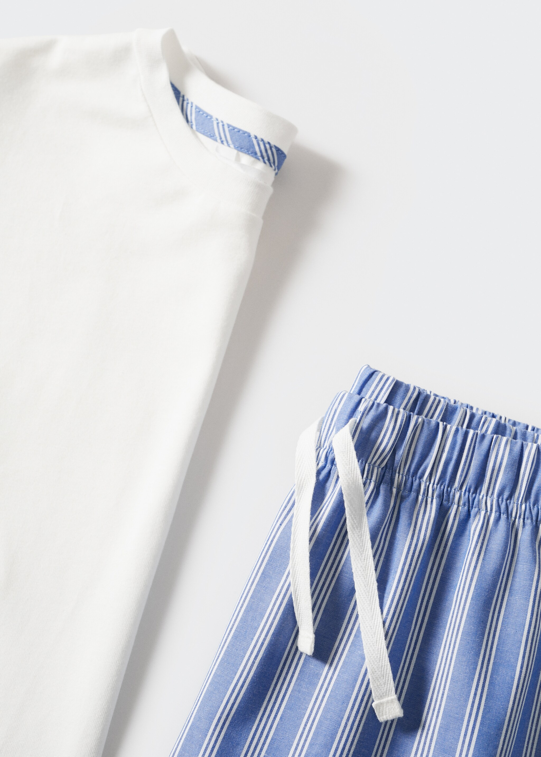 Langer Pyjama mit Streifen - Detail des Artikels 8